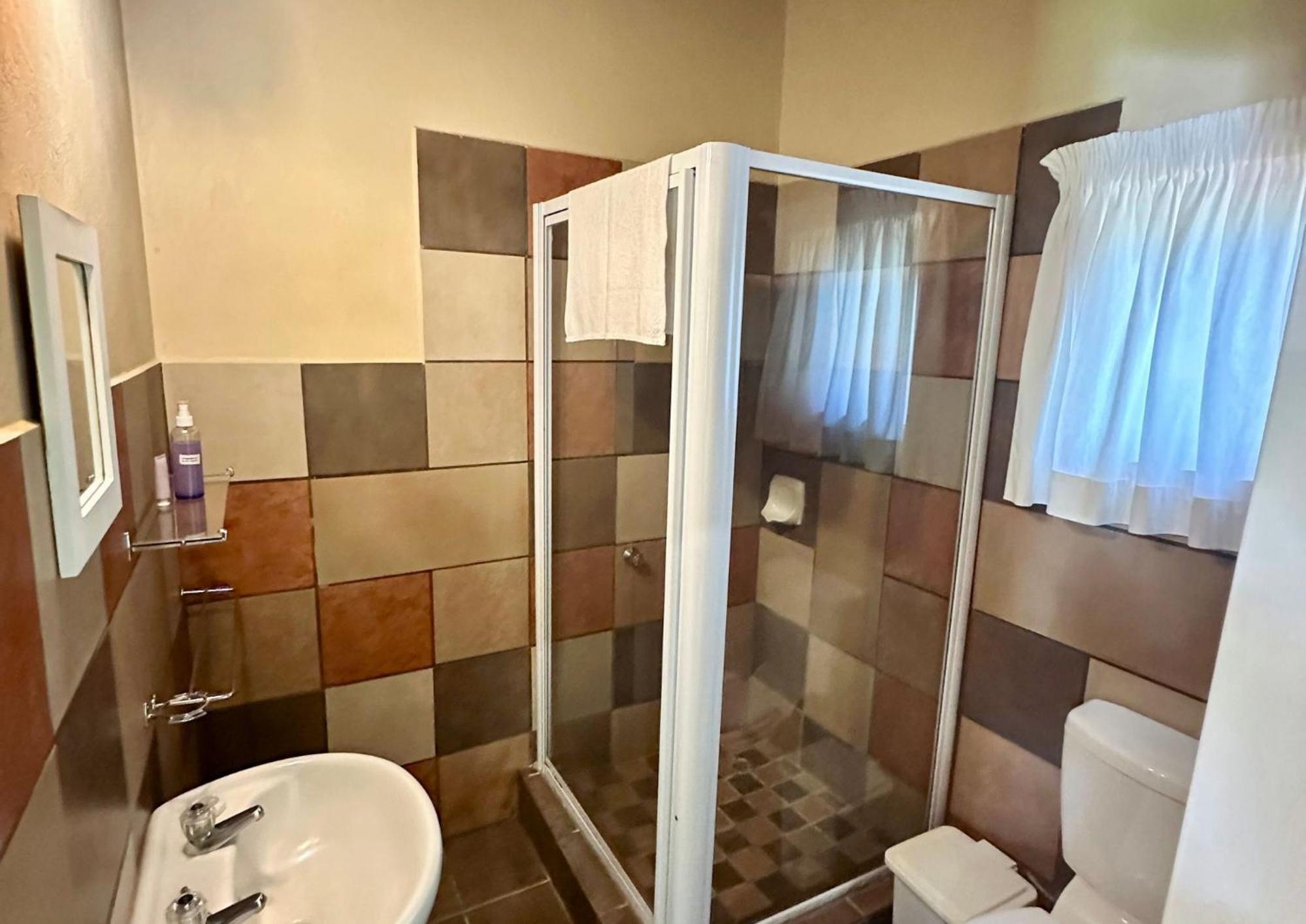 Twin Room with Shower photo 3