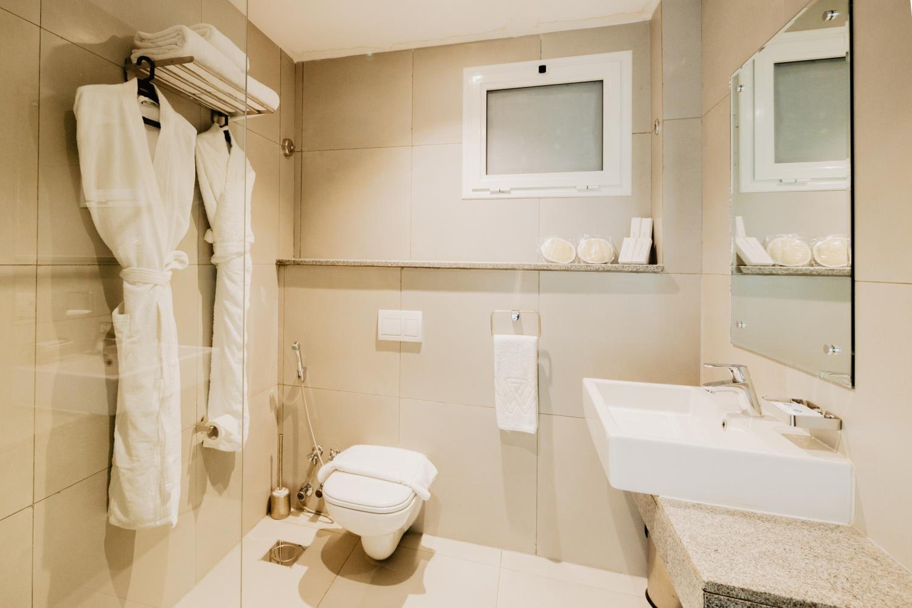 Superior Suite with Sea View - Photo 6