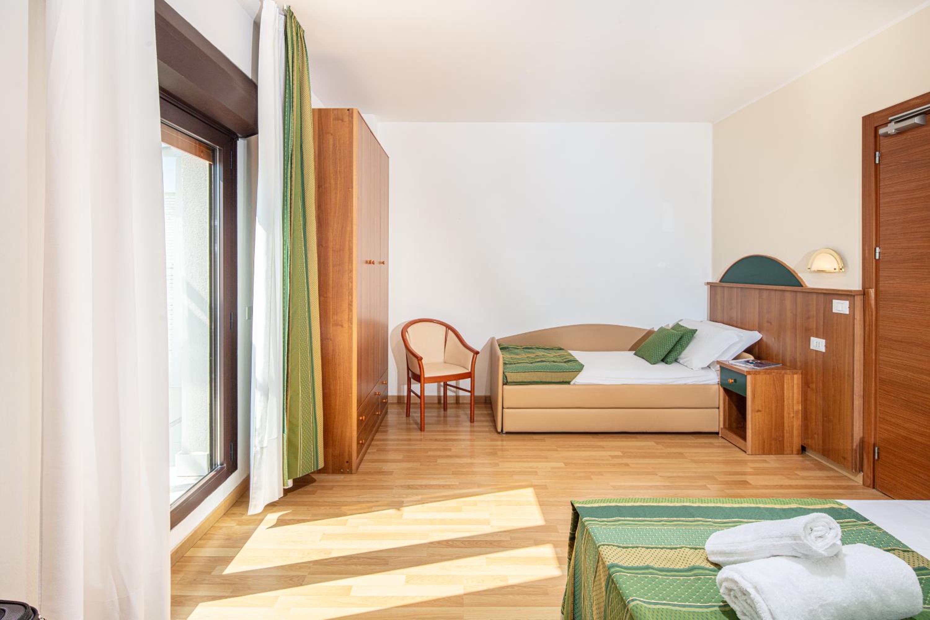 Comfort Triple Room - Photo 10