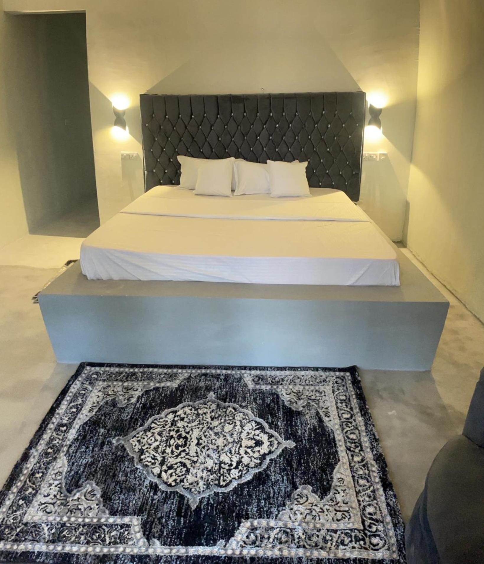 Deluxe Double Room - Photo 11