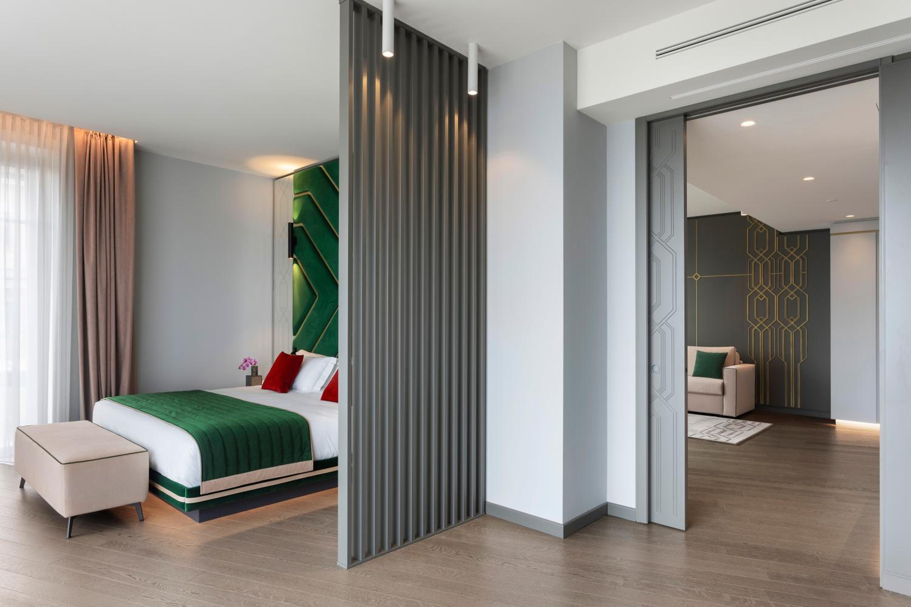 Royal Suite with Lake View