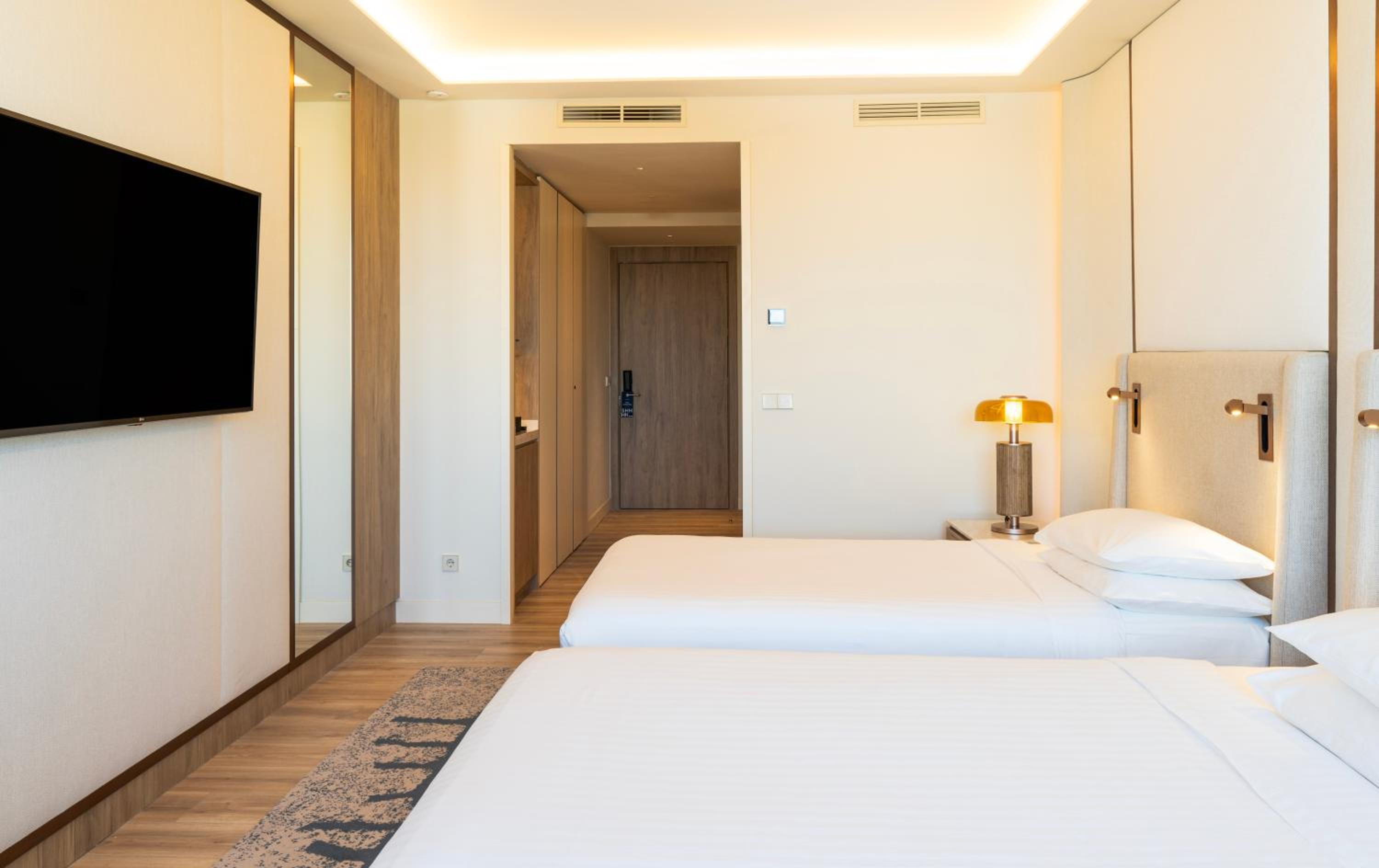Superior Twin Room - Photo 3