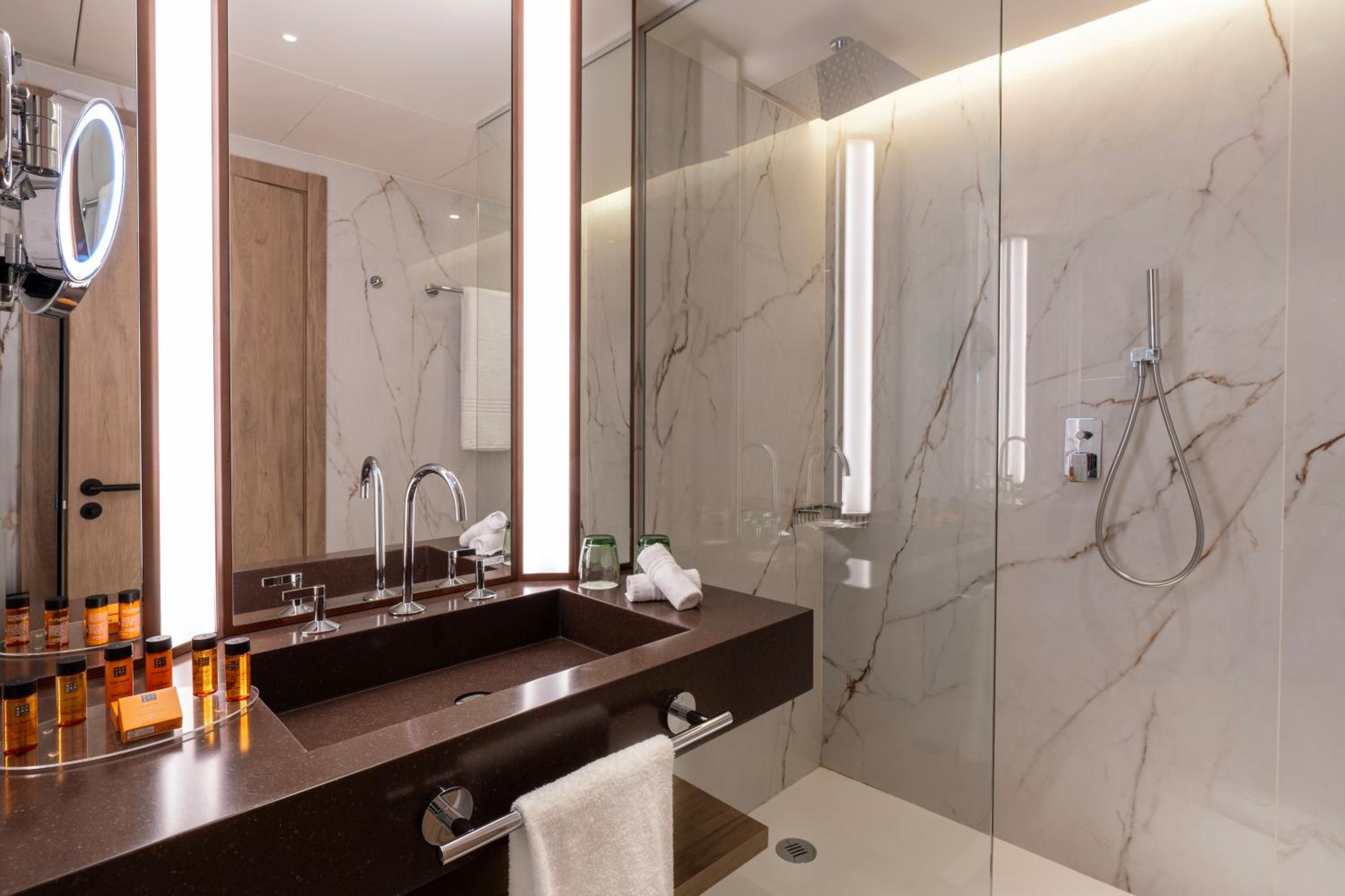 One-Bedroom Suite King - Photo 6