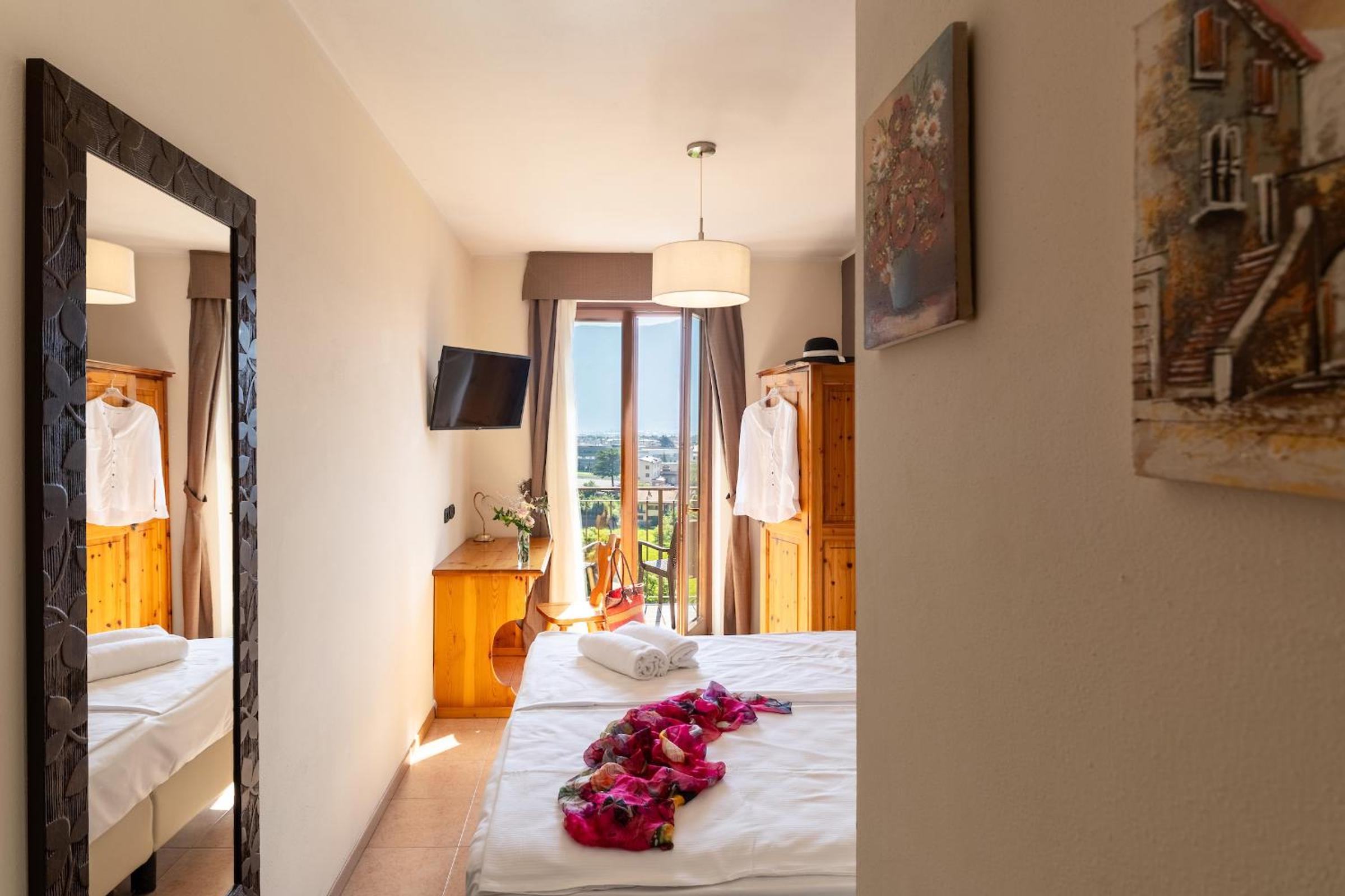 Standard Double or Twin Room photo 1