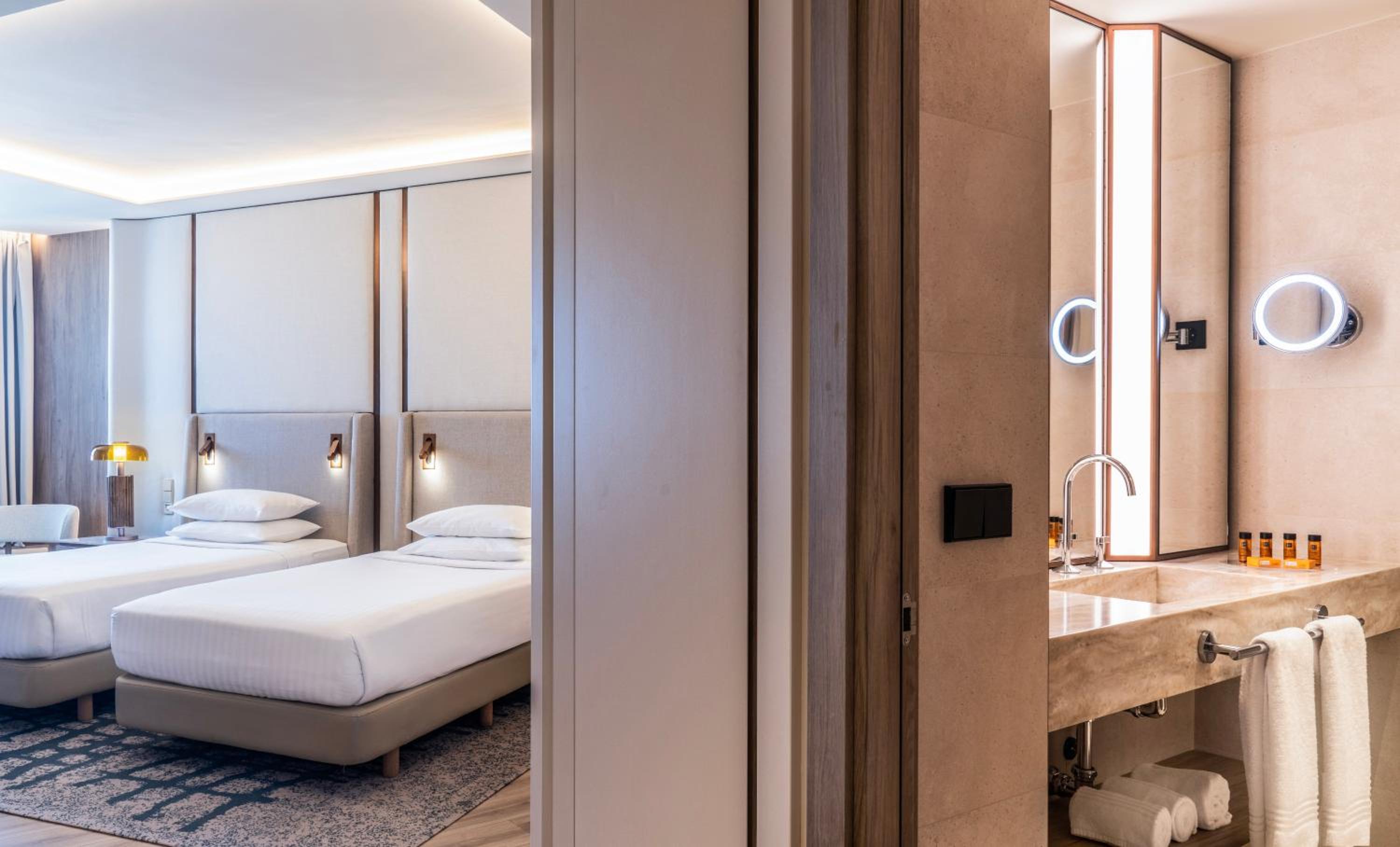 Superior Panoramic Twin Room - Photo 5