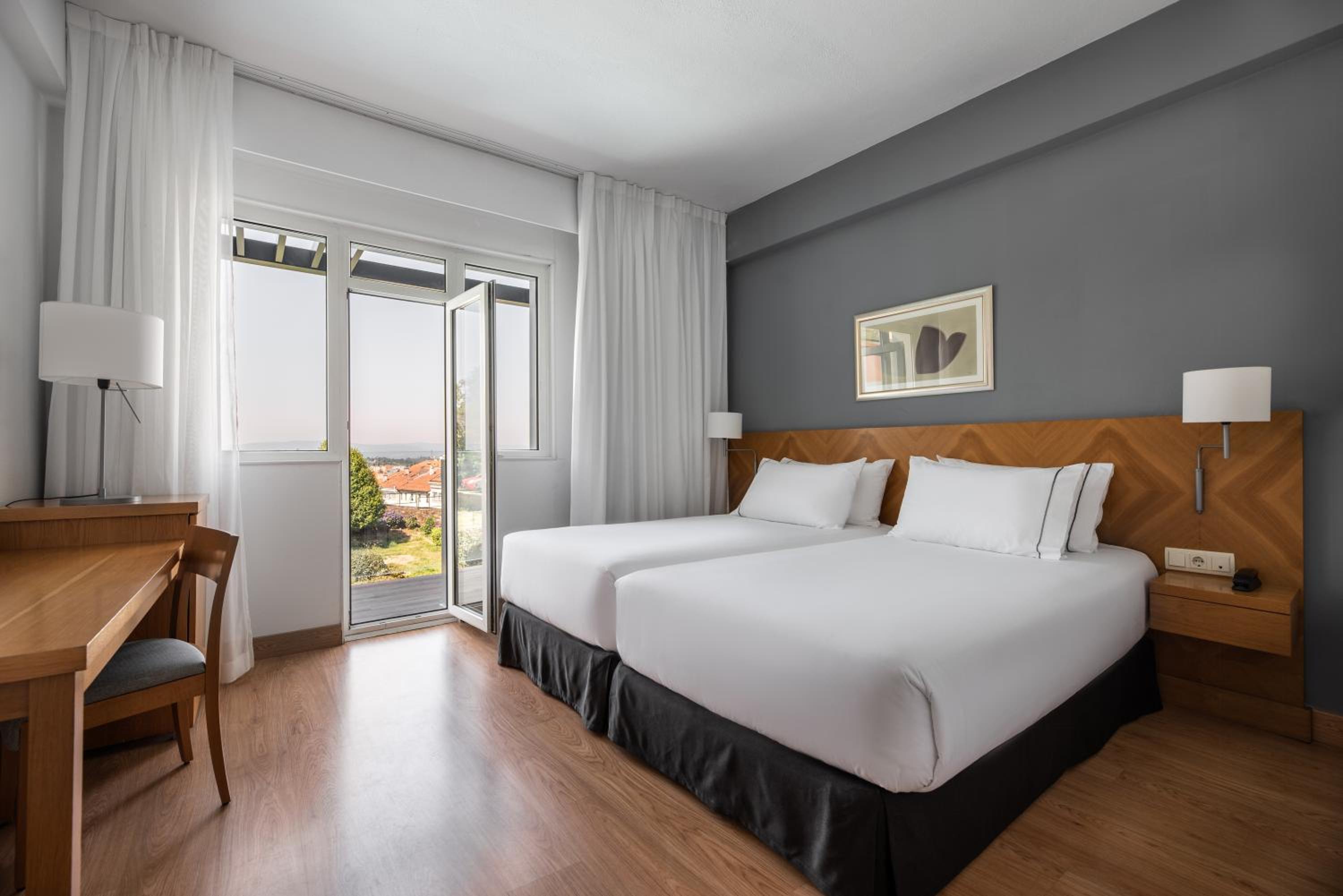 Deluxe Double or Twin Room with Balcony - Photo 1