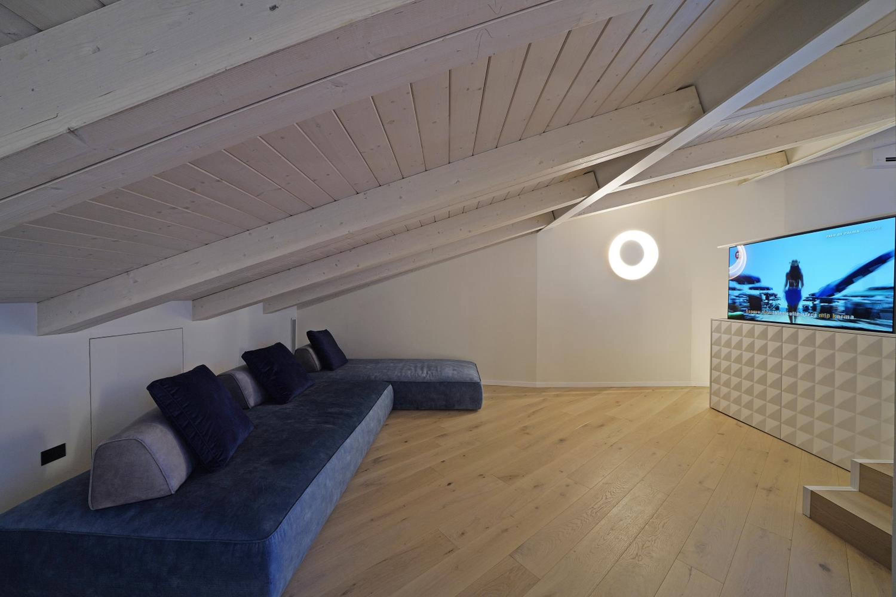 Three-Bedroom Apartment with Lake View photo 1