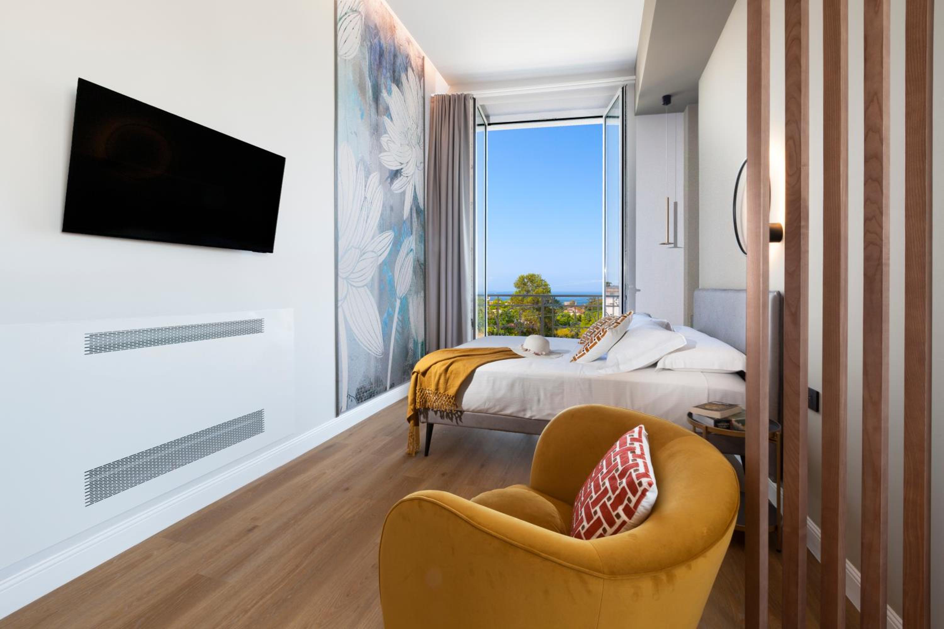Deluxe Double Room with Balcony photo 1