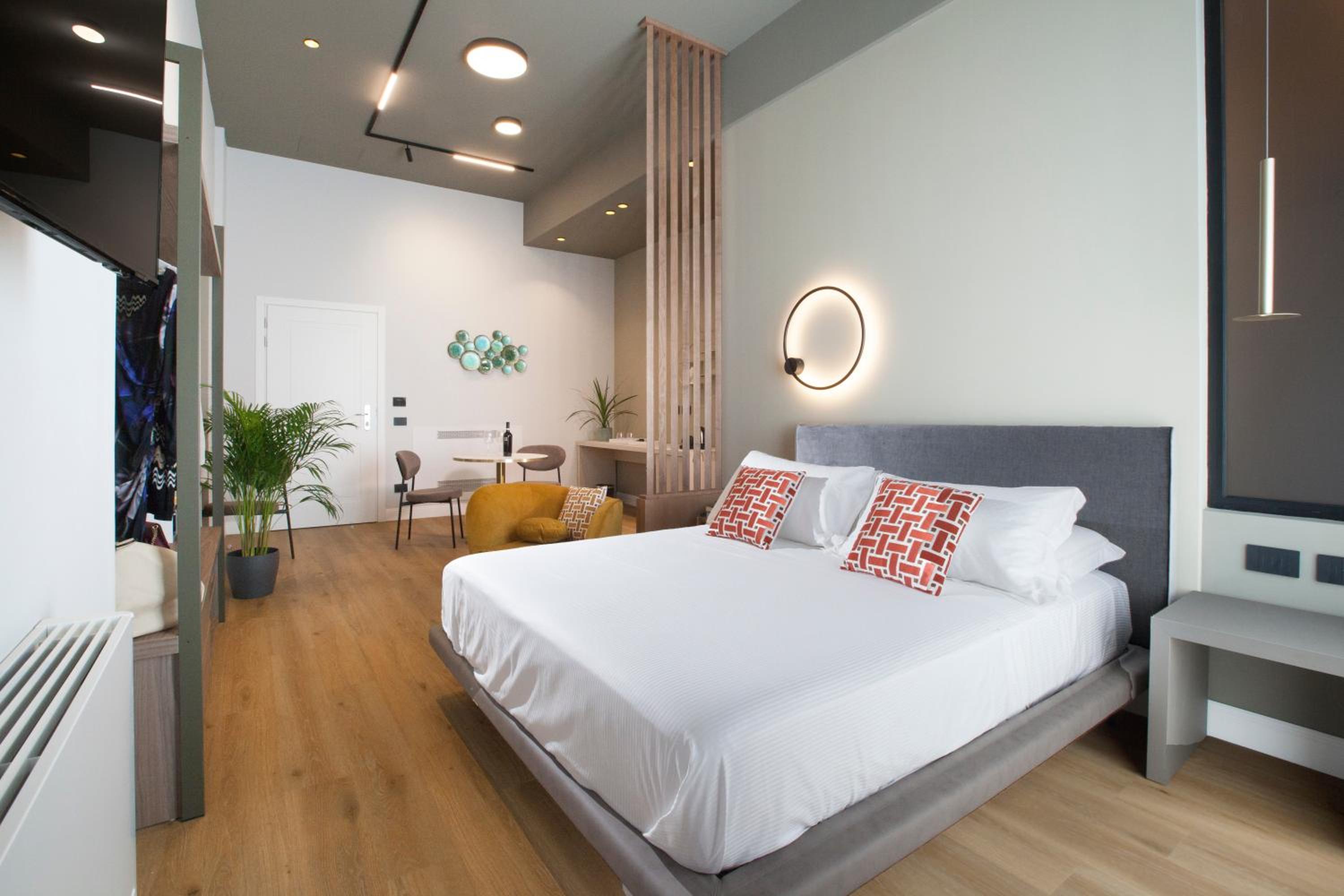 Deluxe Double Room with Balcony and Sea View - Photo 1
