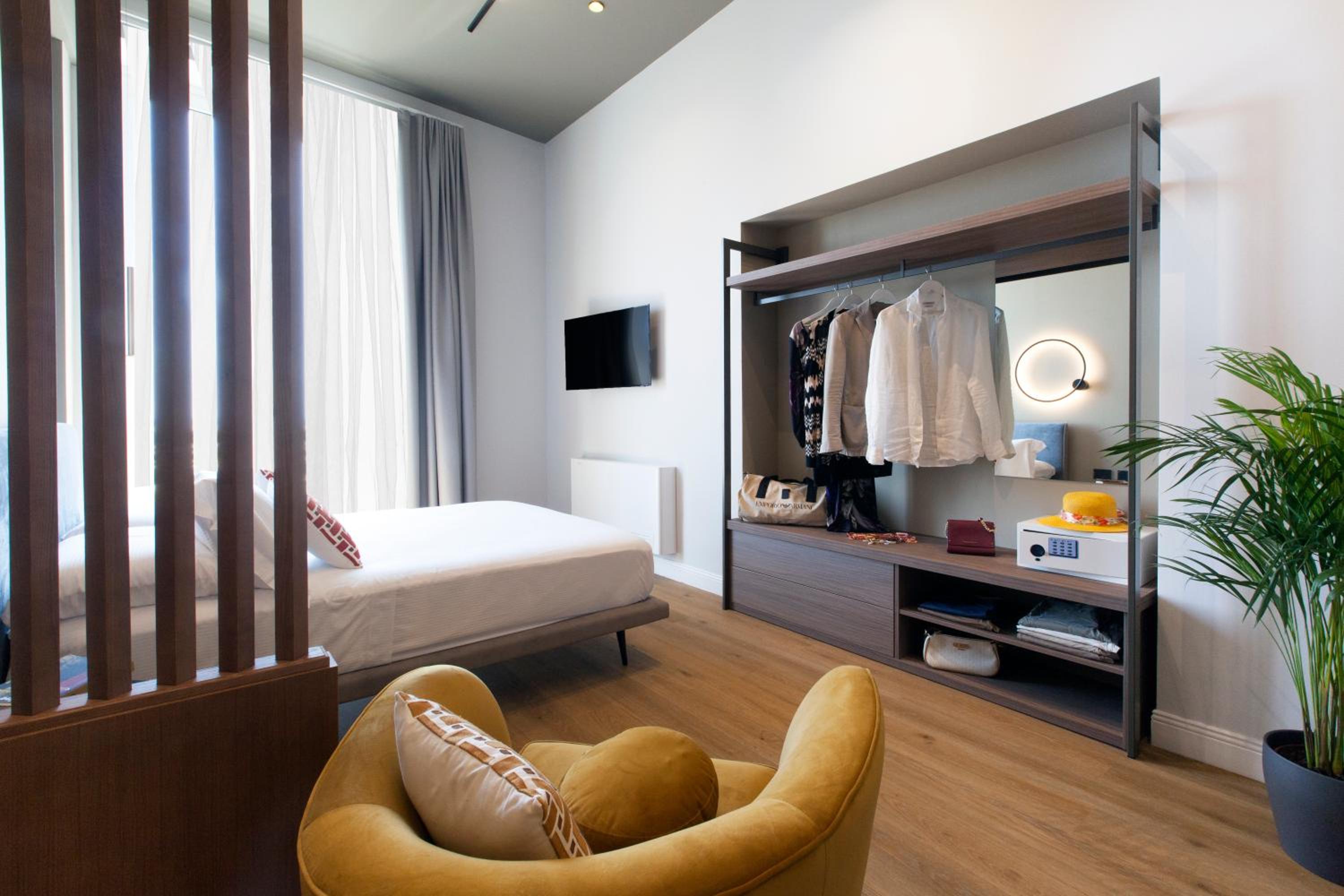 Deluxe Double Room with Balcony and Sea View - Photo 8