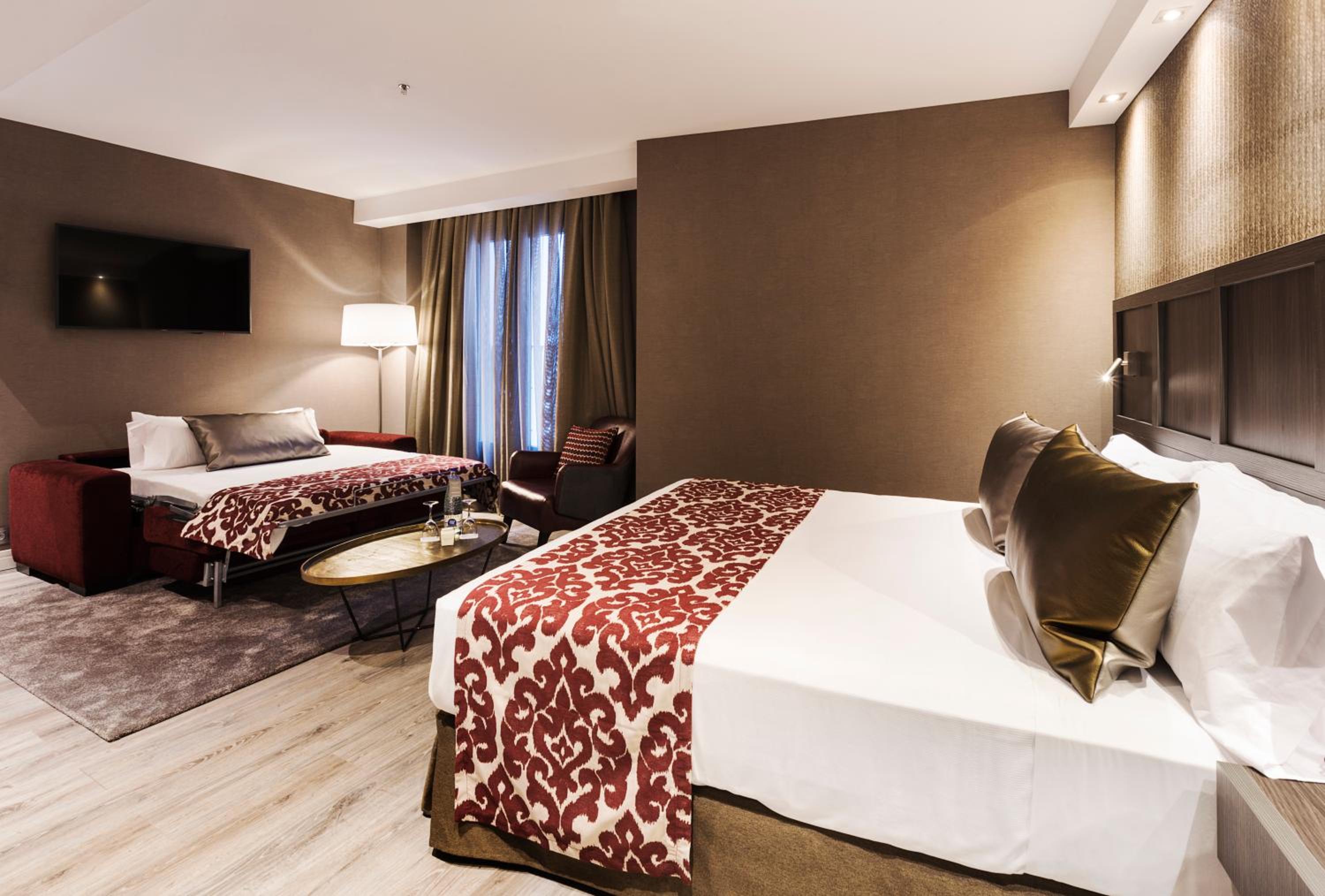 Deluxe Triple Room (2 Adults + 1 Child) photo 2