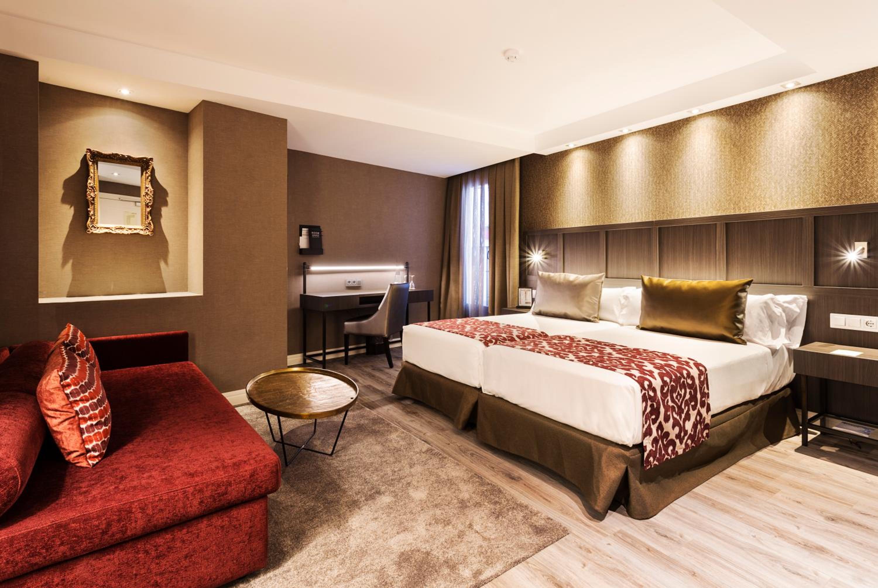 Deluxe Triple Room (3 Adults) photo 3
