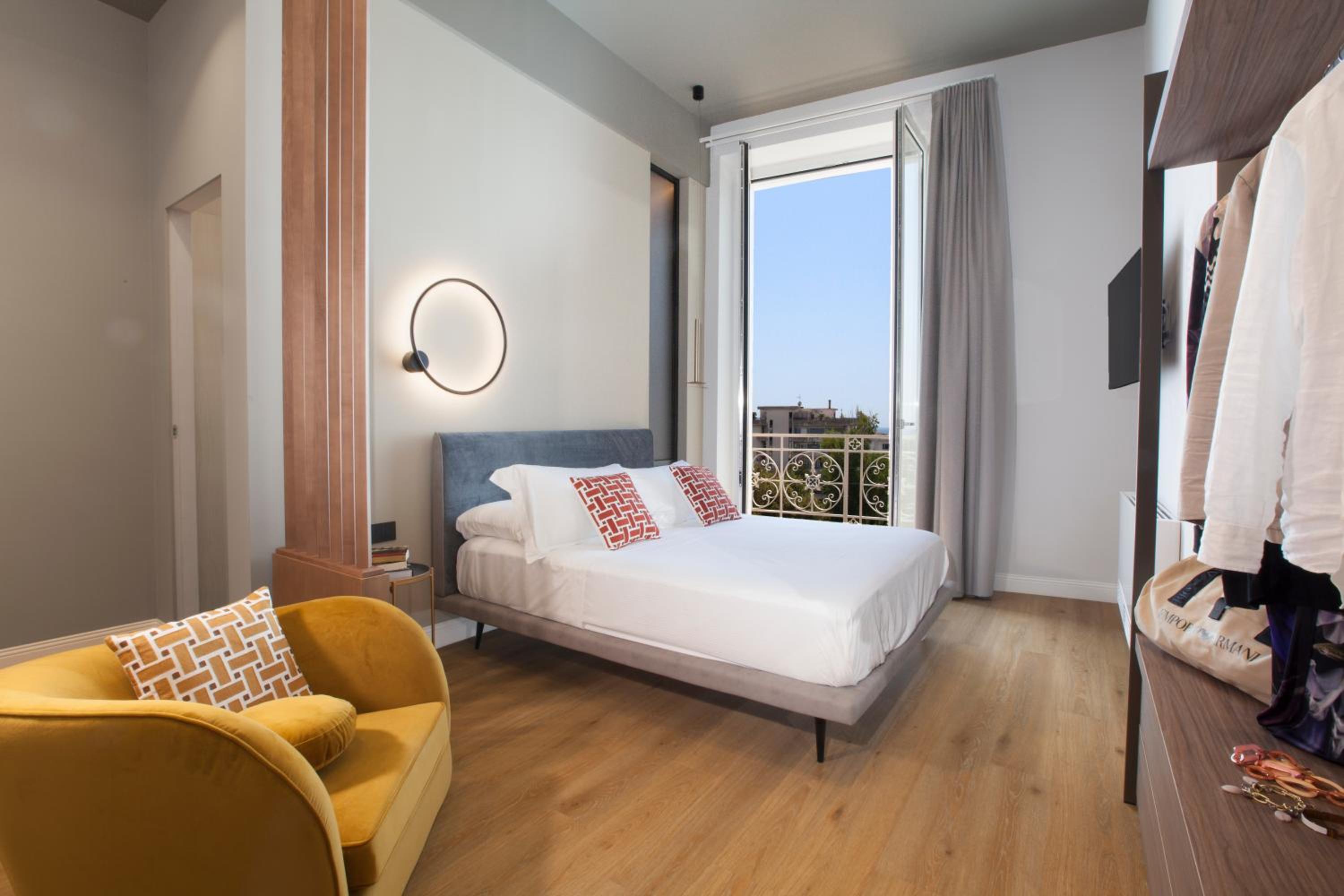Deluxe Double Room with Balcony and Sea View - Photo 10