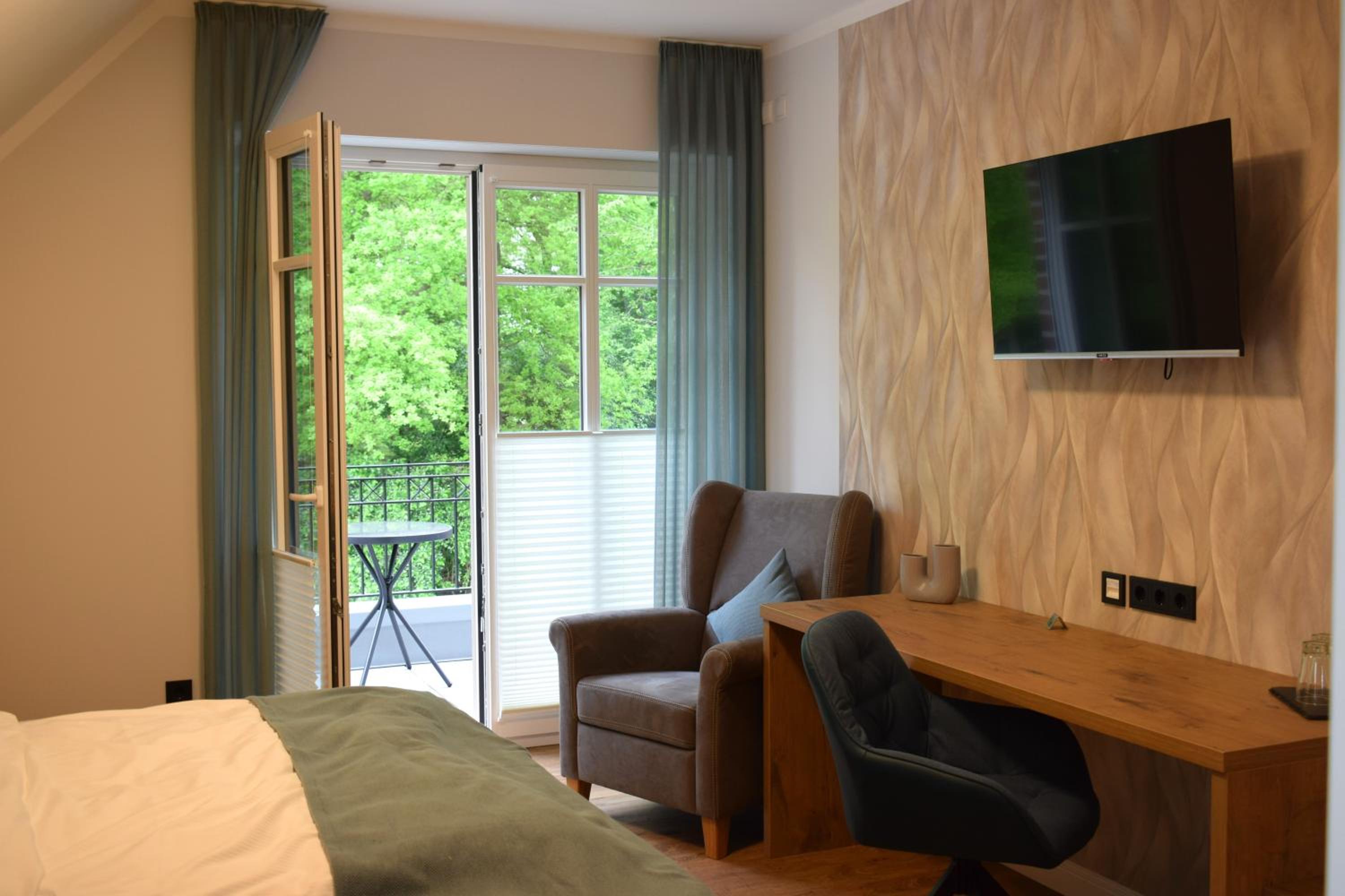 Triple Room with Balcony - Photo 7