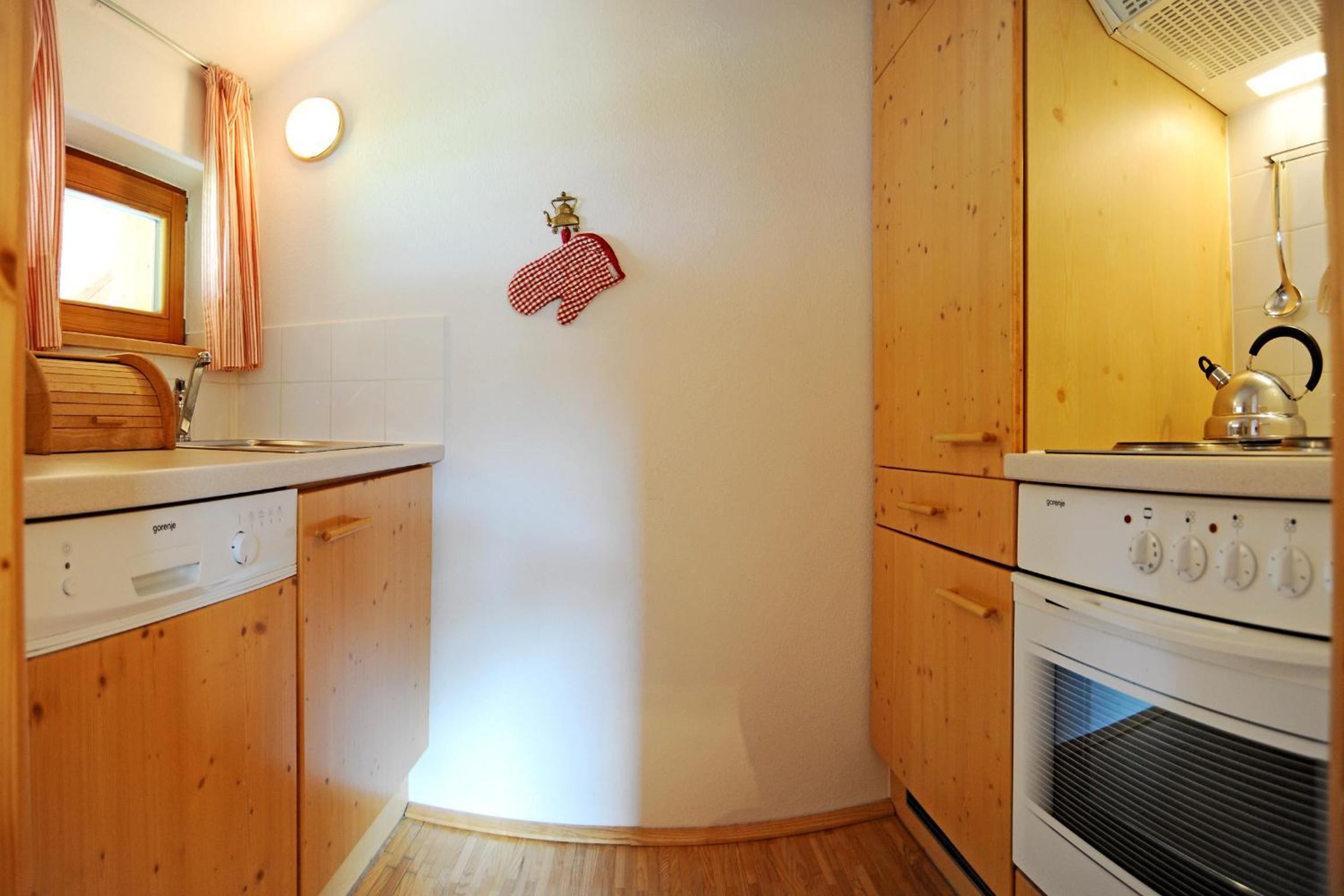 One-Bedroom Apartment photo 2