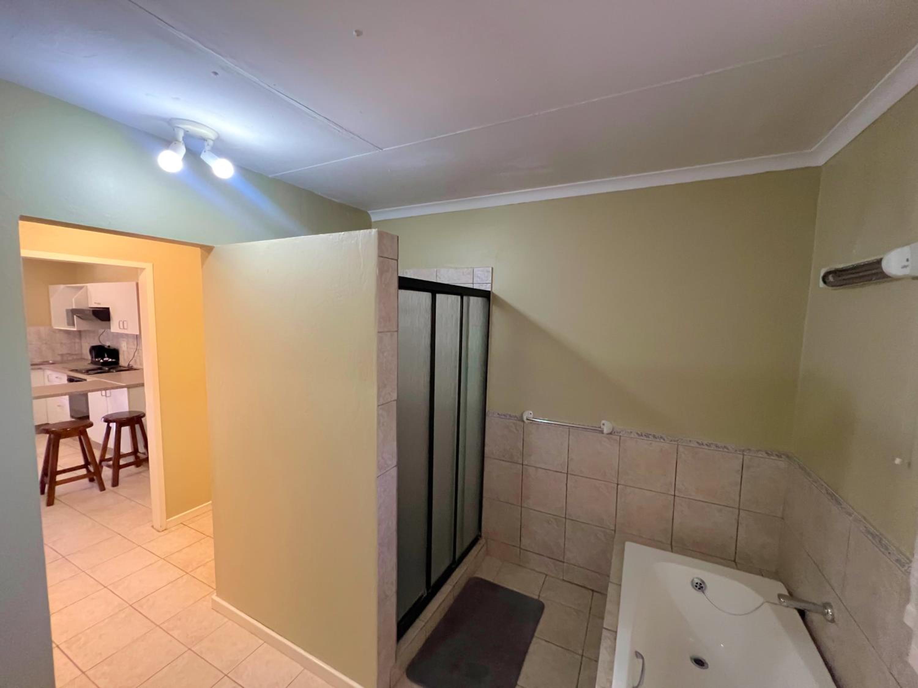 Deluxe Suite - Photo 6