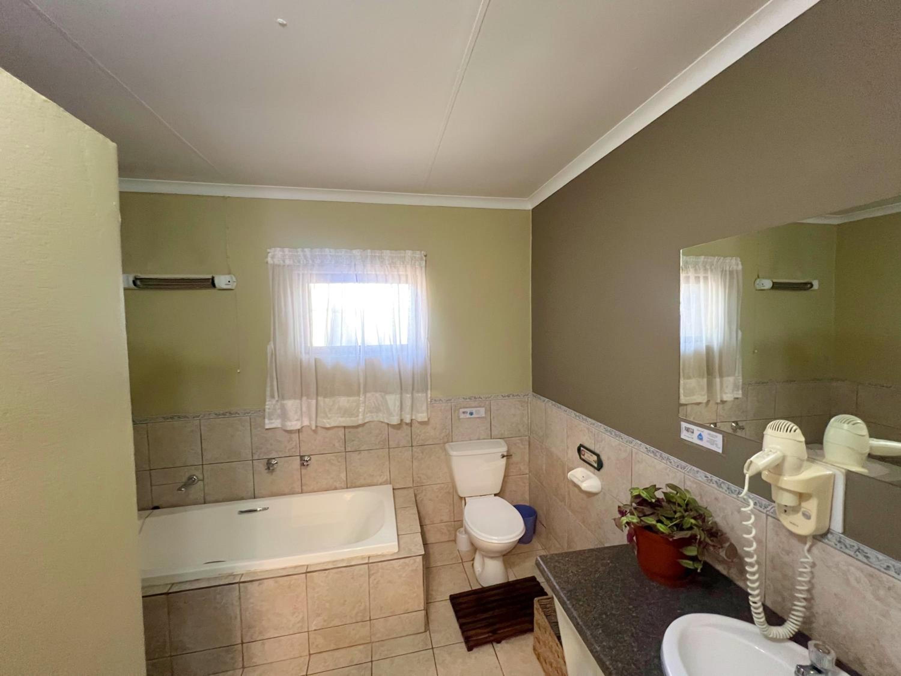Deluxe Suite - Photo 7