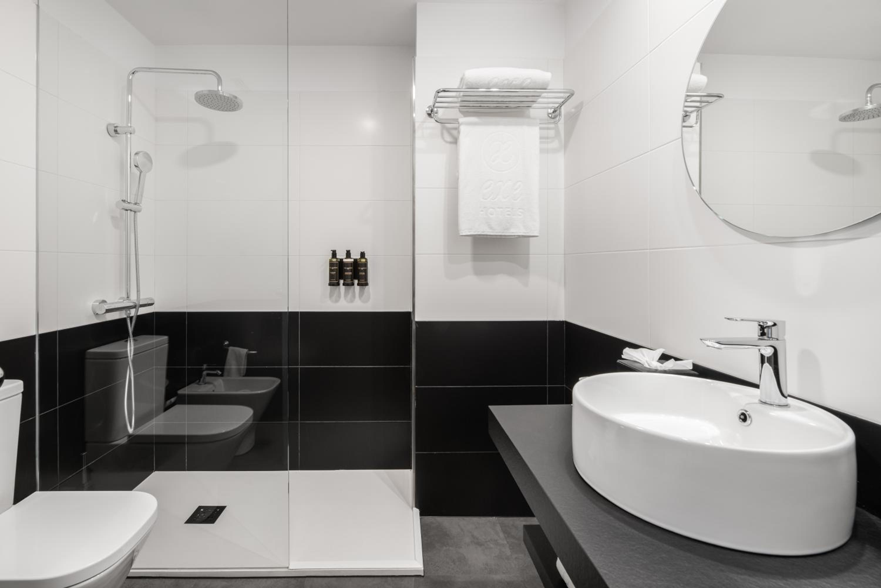 Deluxe Double or Twin Room - Photo 4