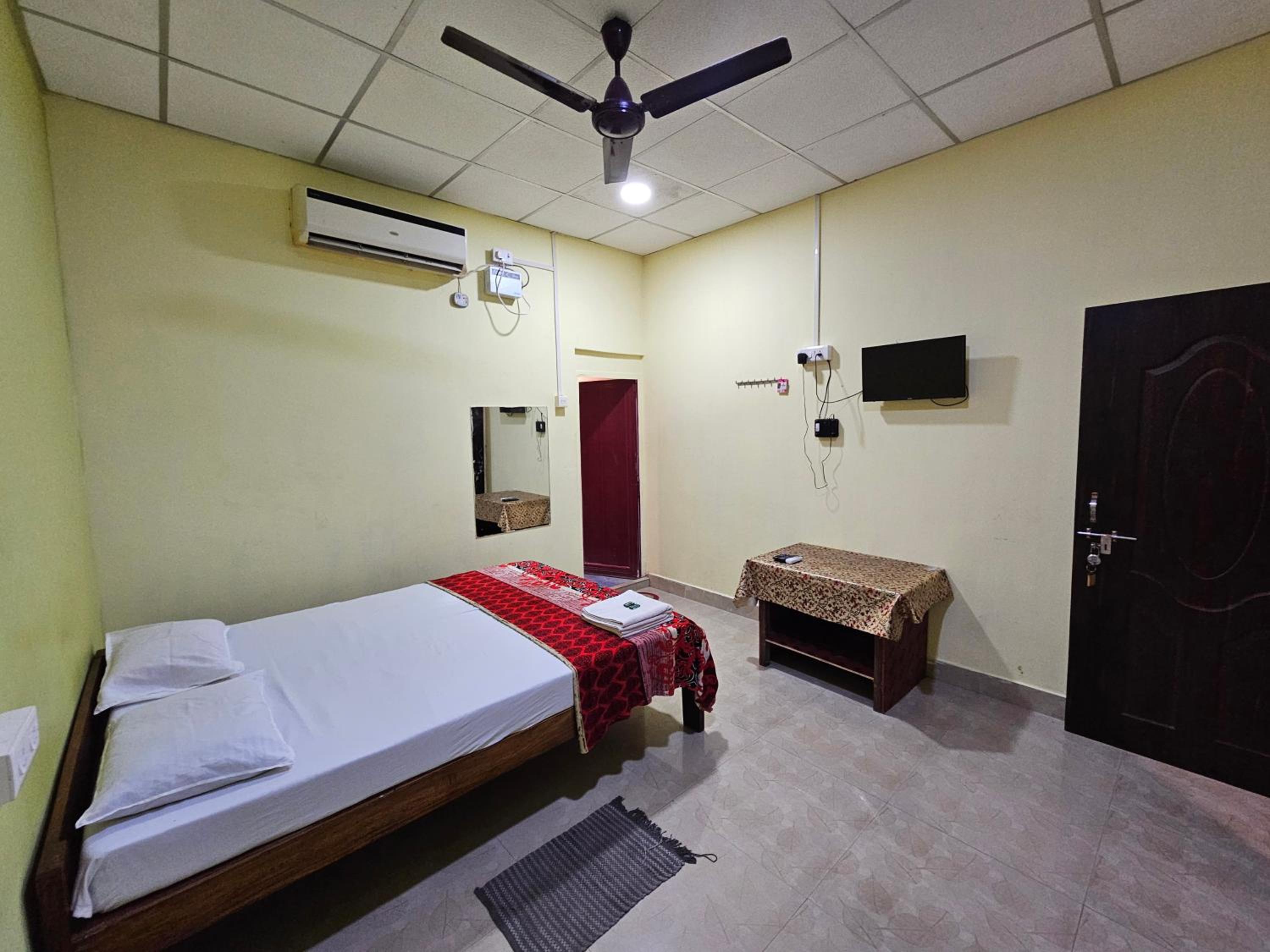 Standard Double Room With Fan photo 3