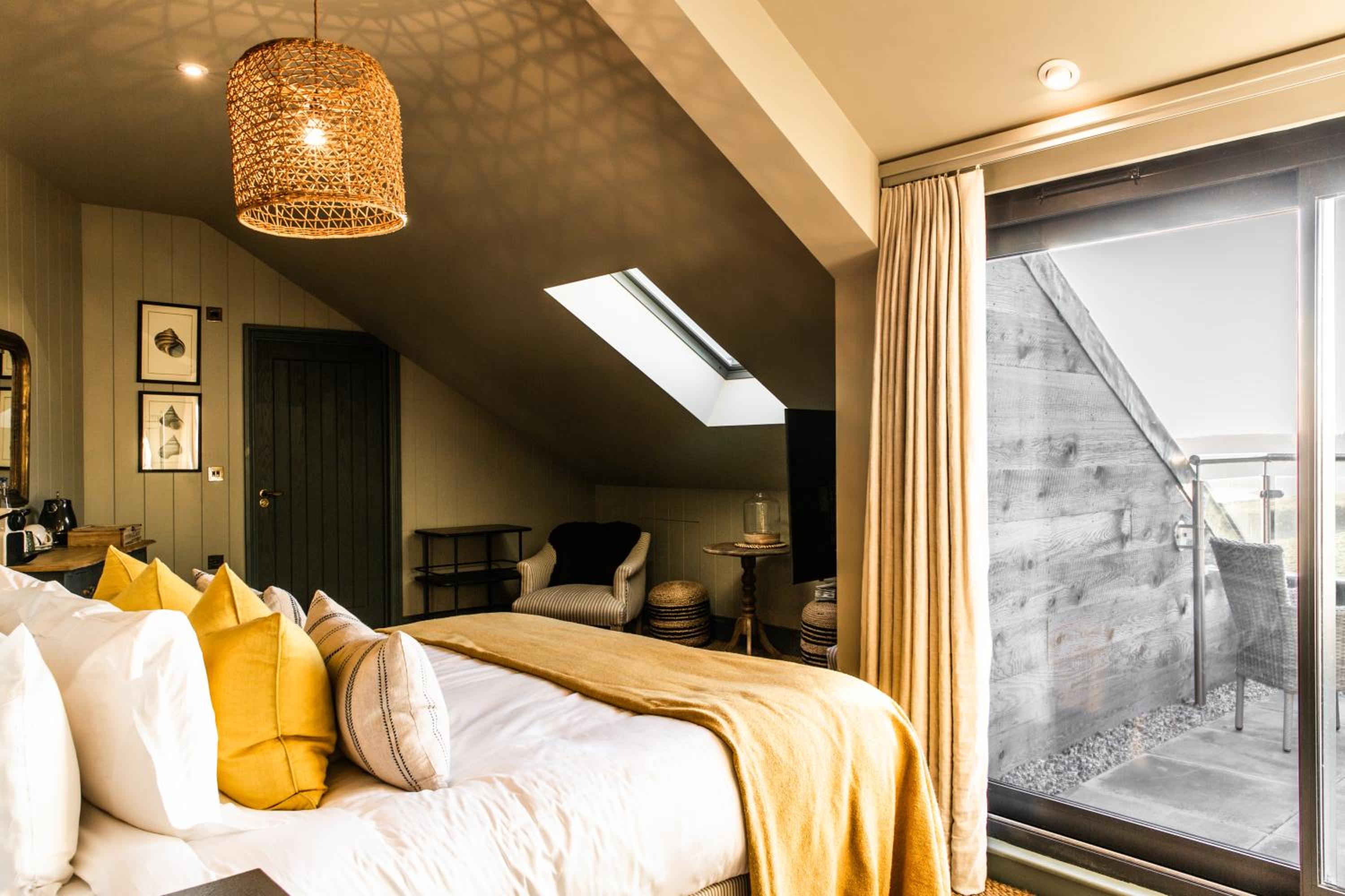 Double Room with Balcony and Sea View - Photo 8