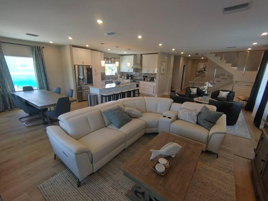 Five-Bedroom House photo 1
