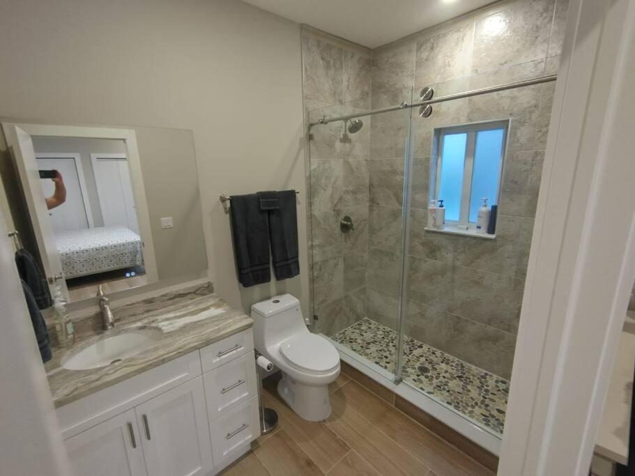 Five-Bedroom House photo 3