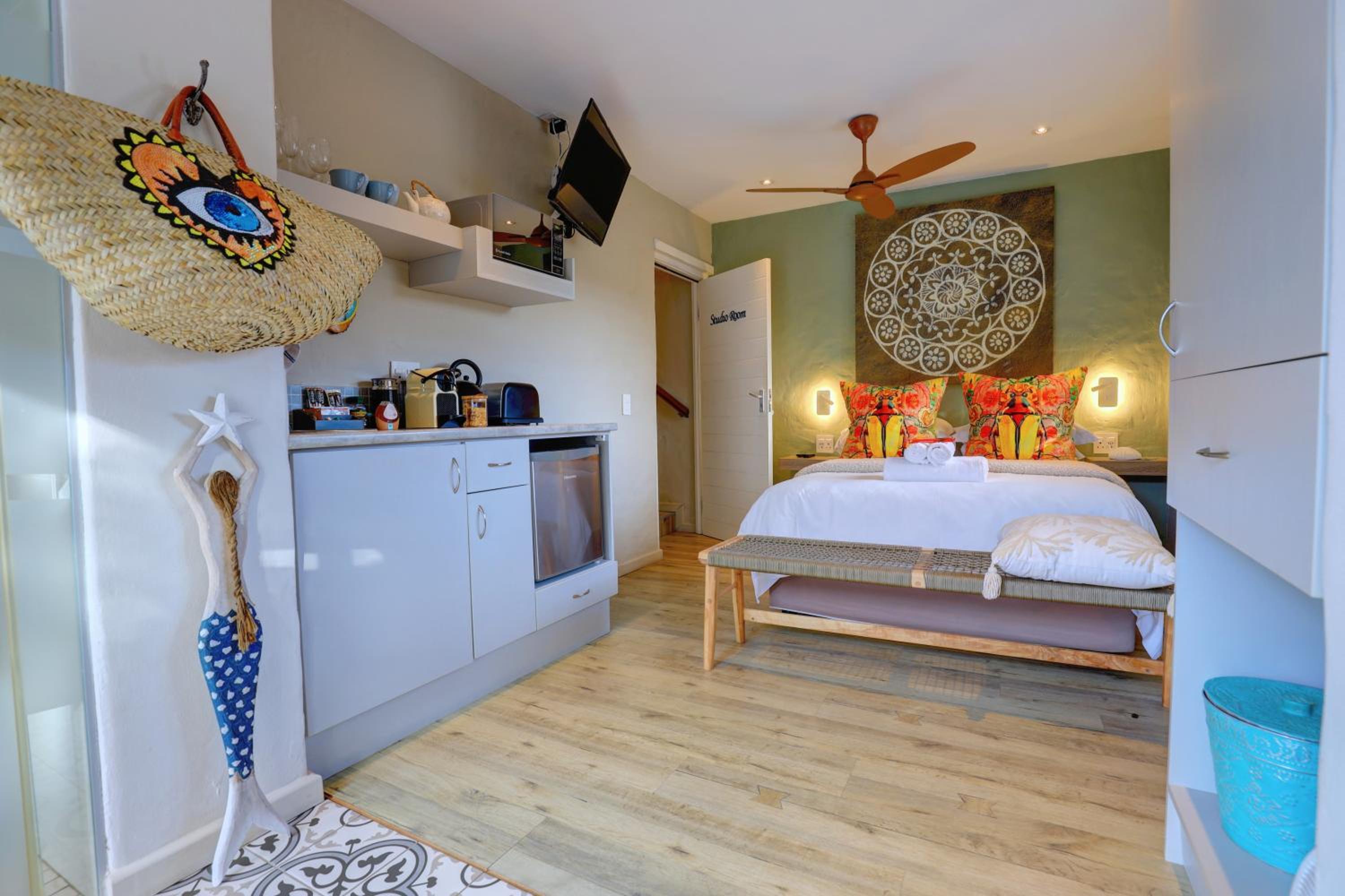 Traveler Room with Lake View photo 3