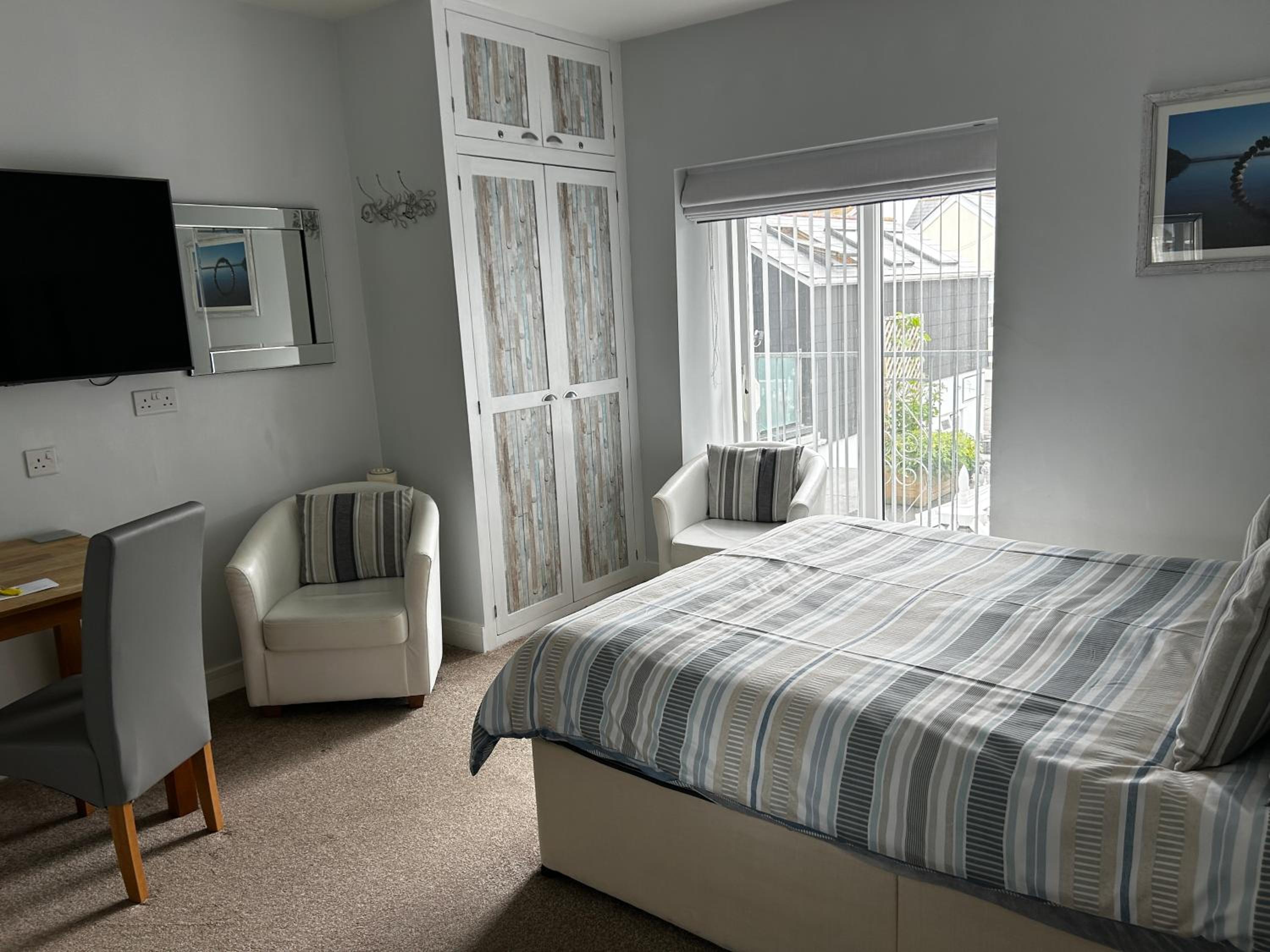 Large Double Room photo 2