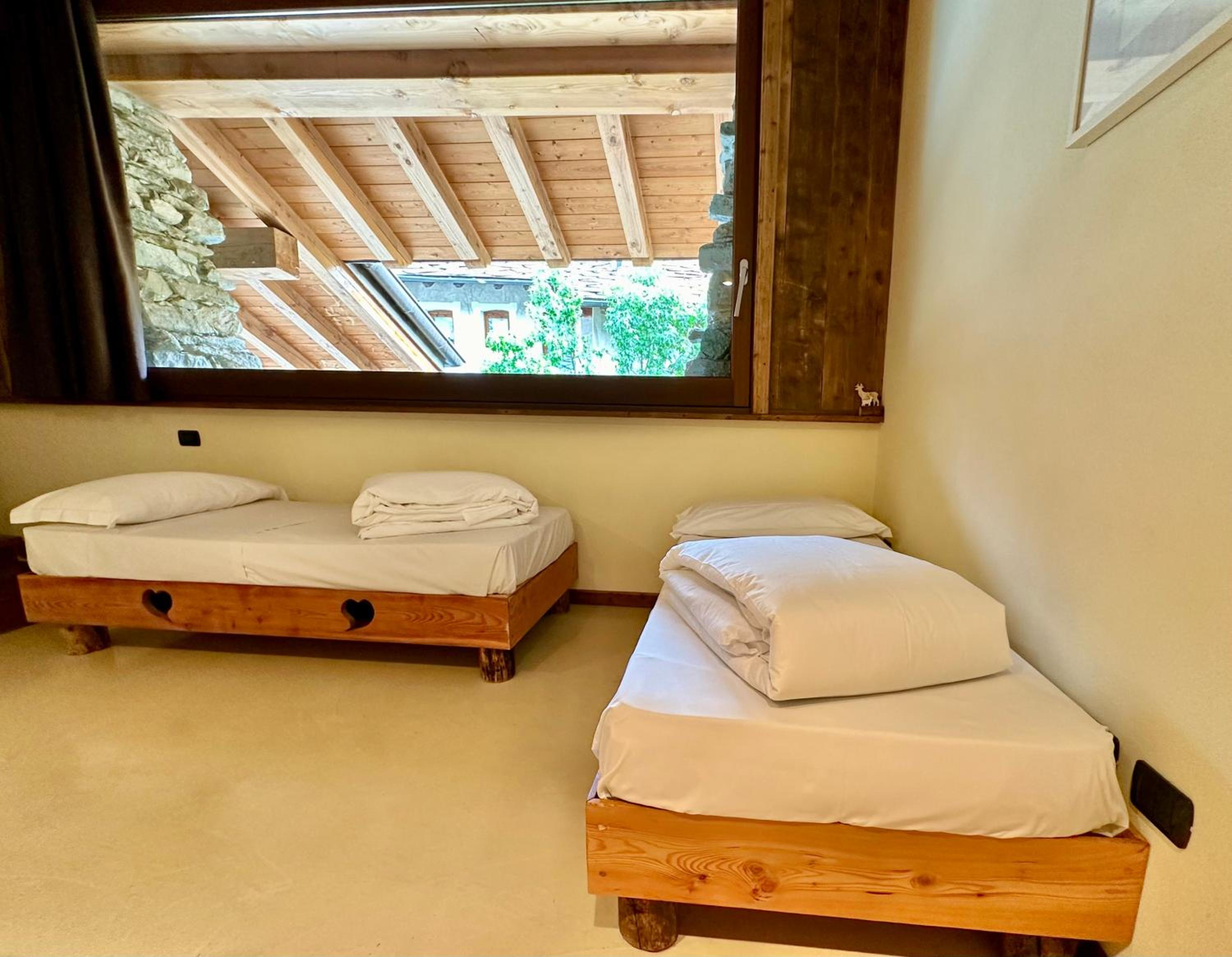 Quadruple Room with Private Bathroom photo 1
