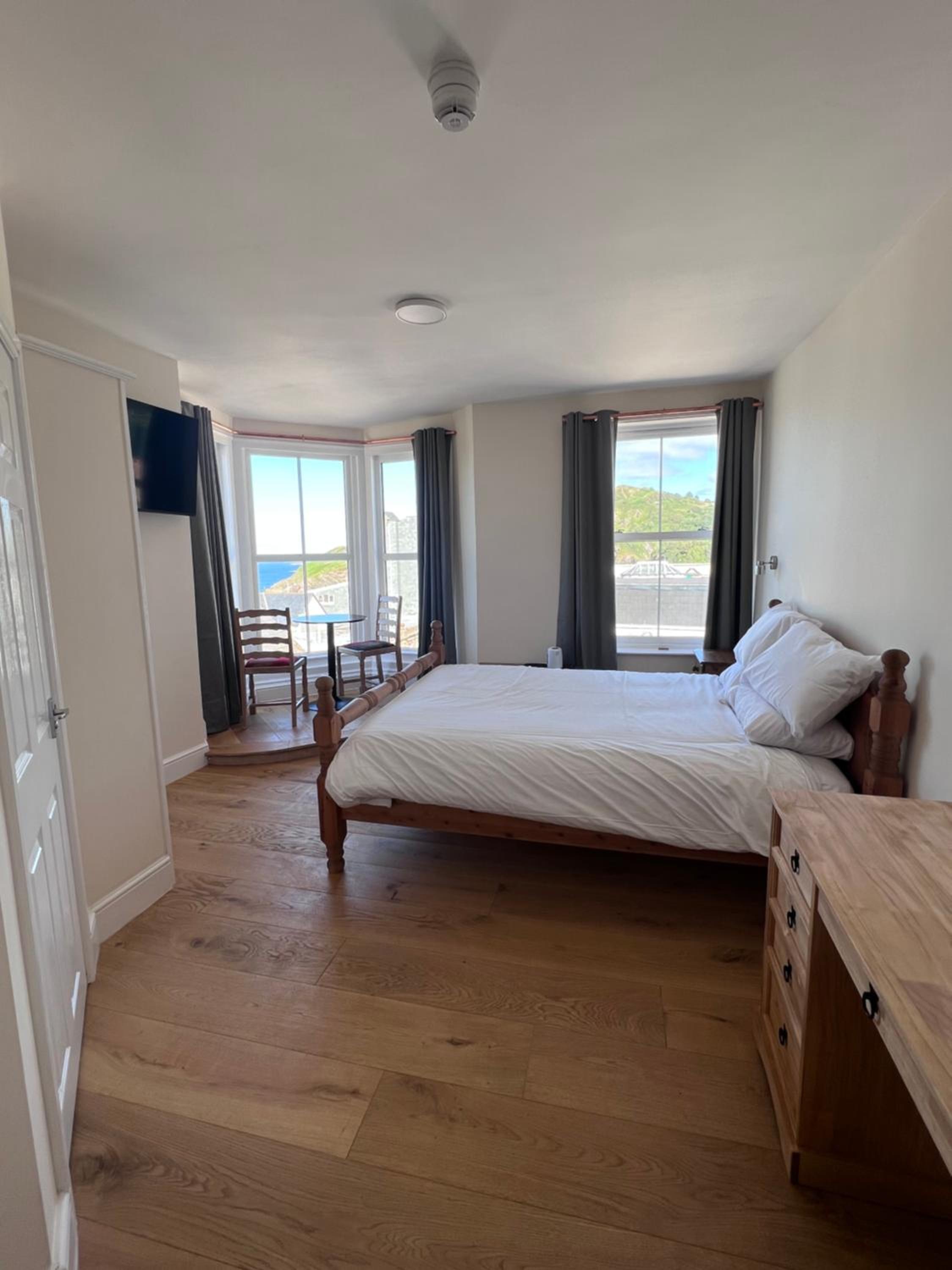 King Room with Sea View- Third Floor