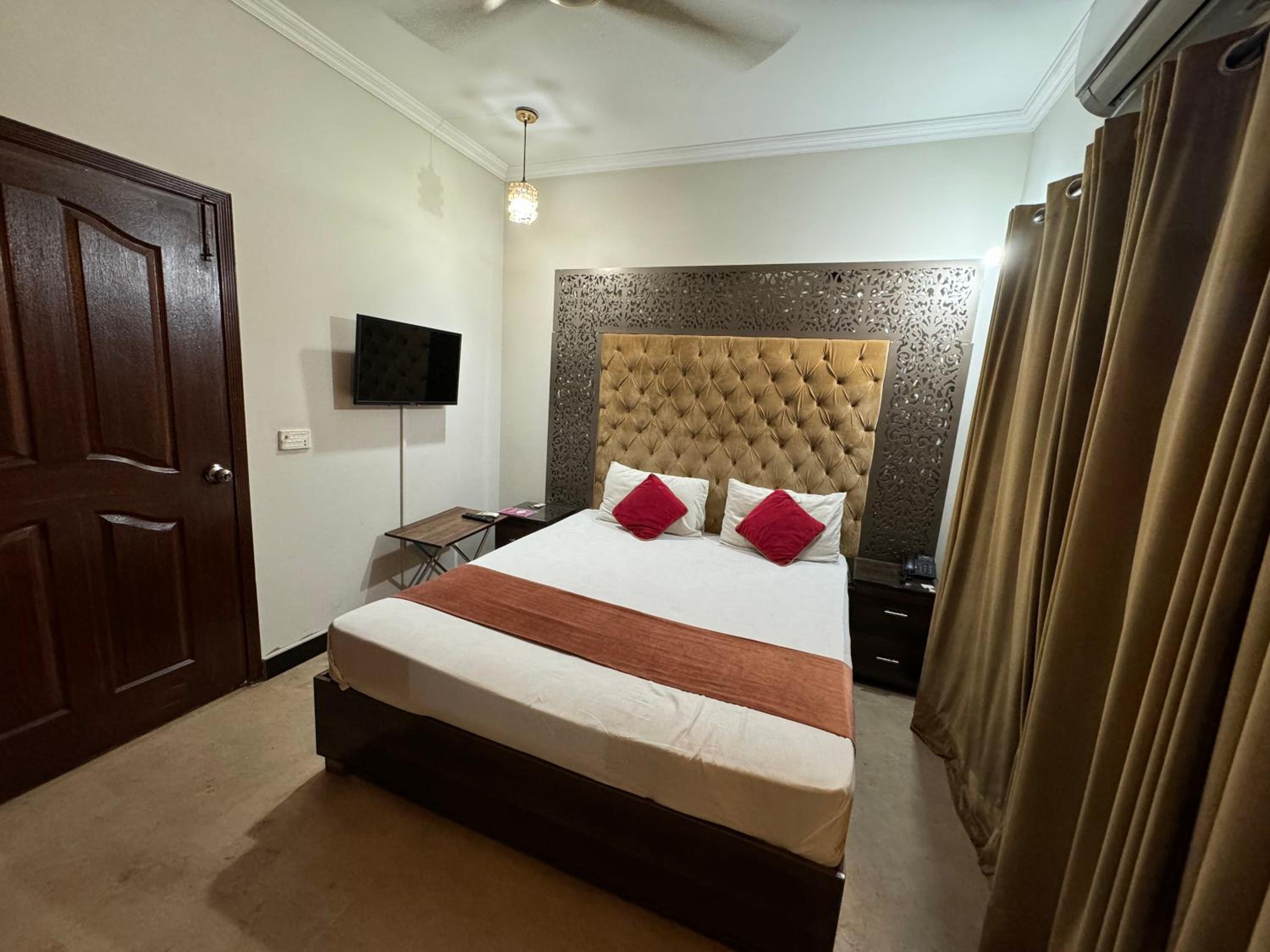 Standard Double Room - Photo 3