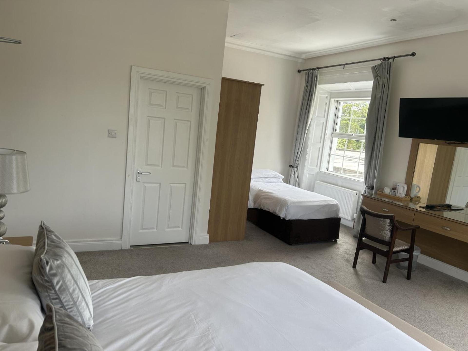 Twin Room - Photo 1