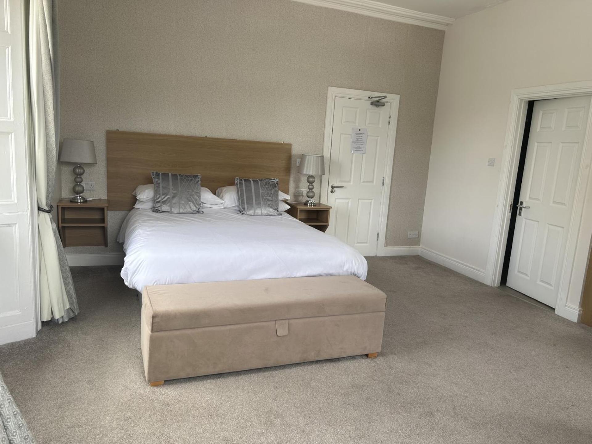 Double Room - Photo 6