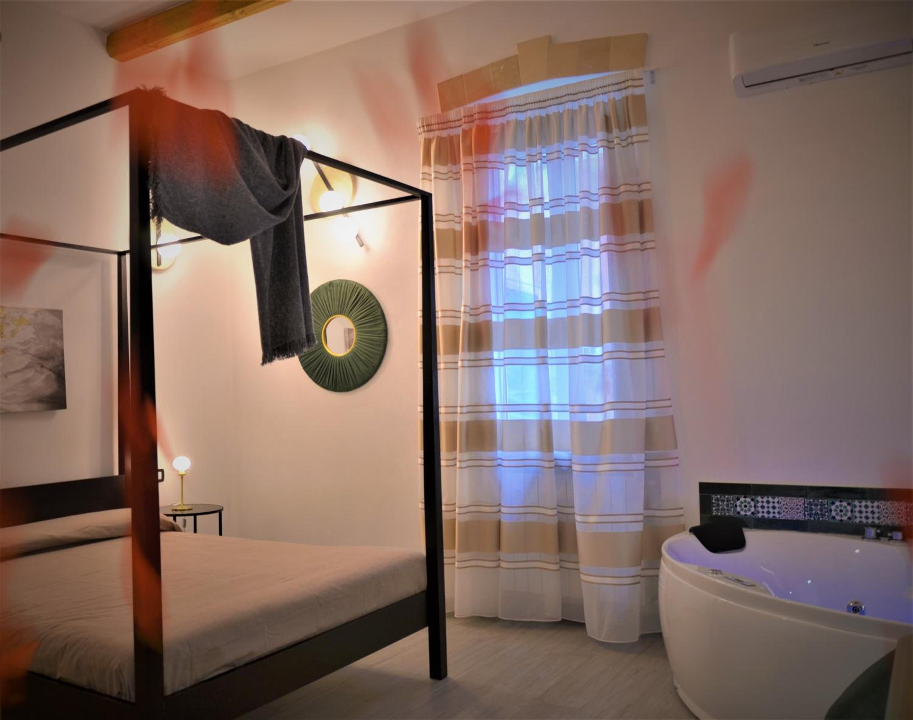 Studio with Spa Bath