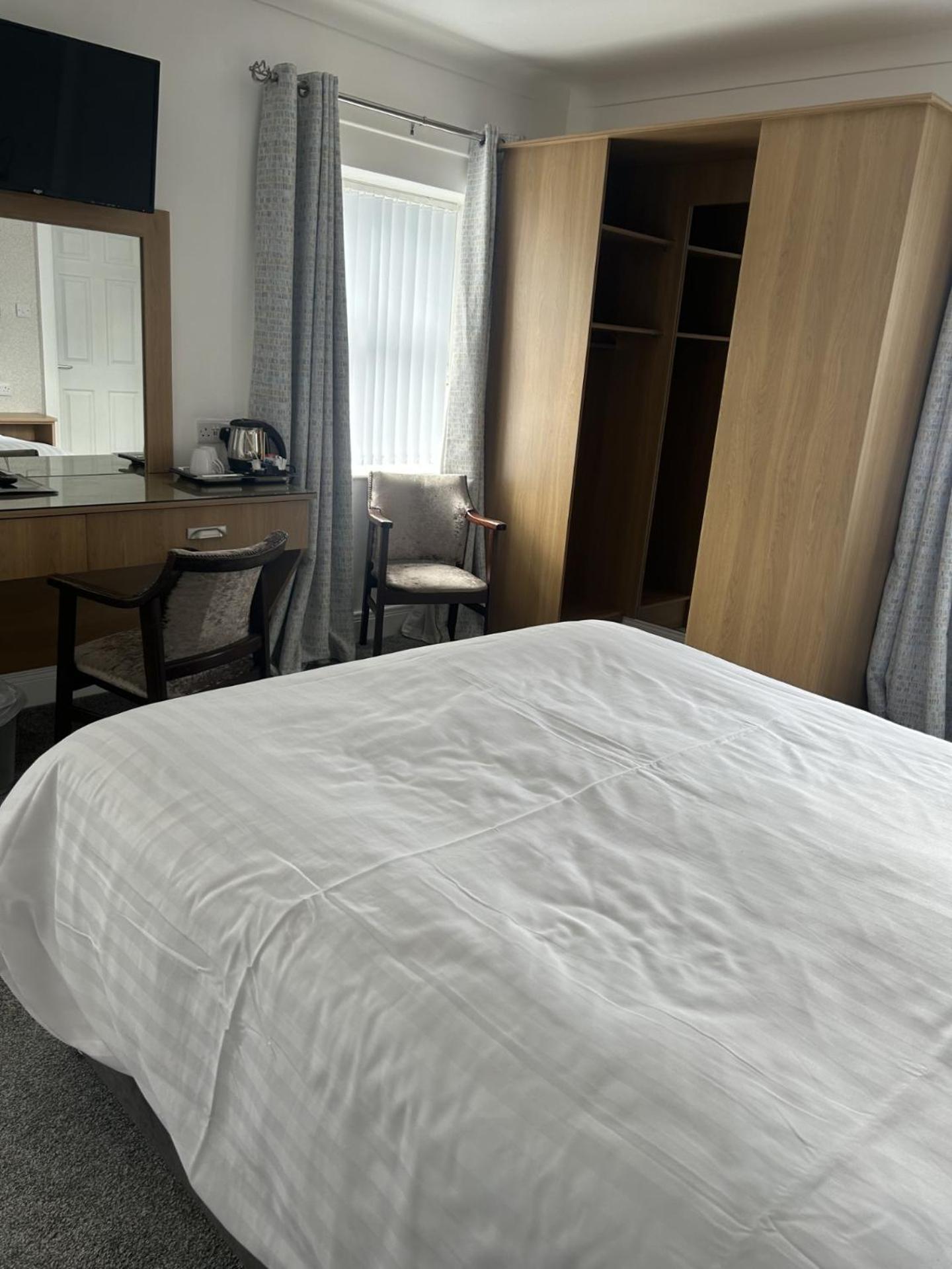 Double Room - Photo 7