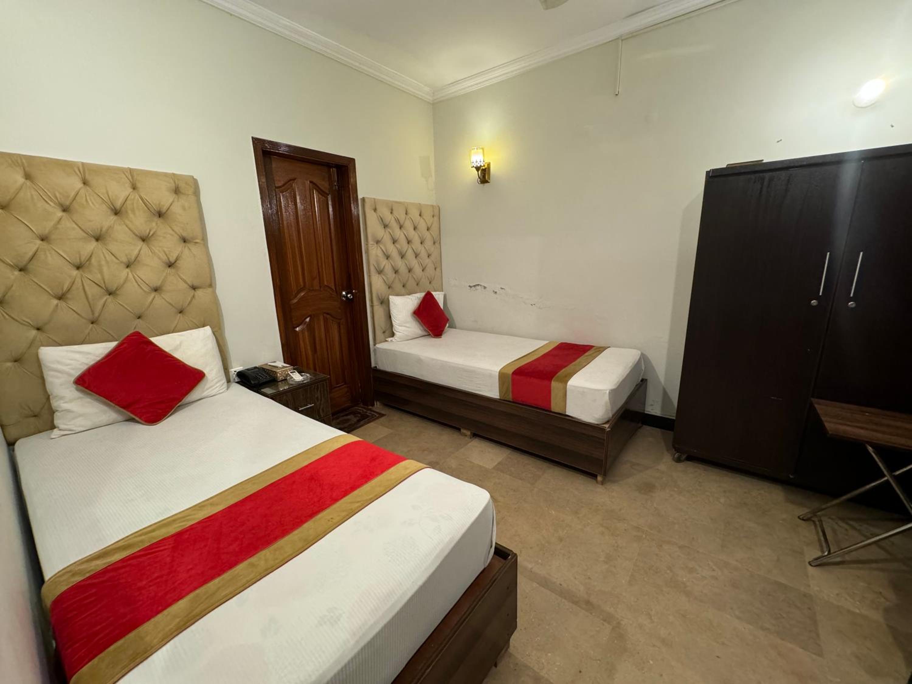 Twin Room with Private Bathroom