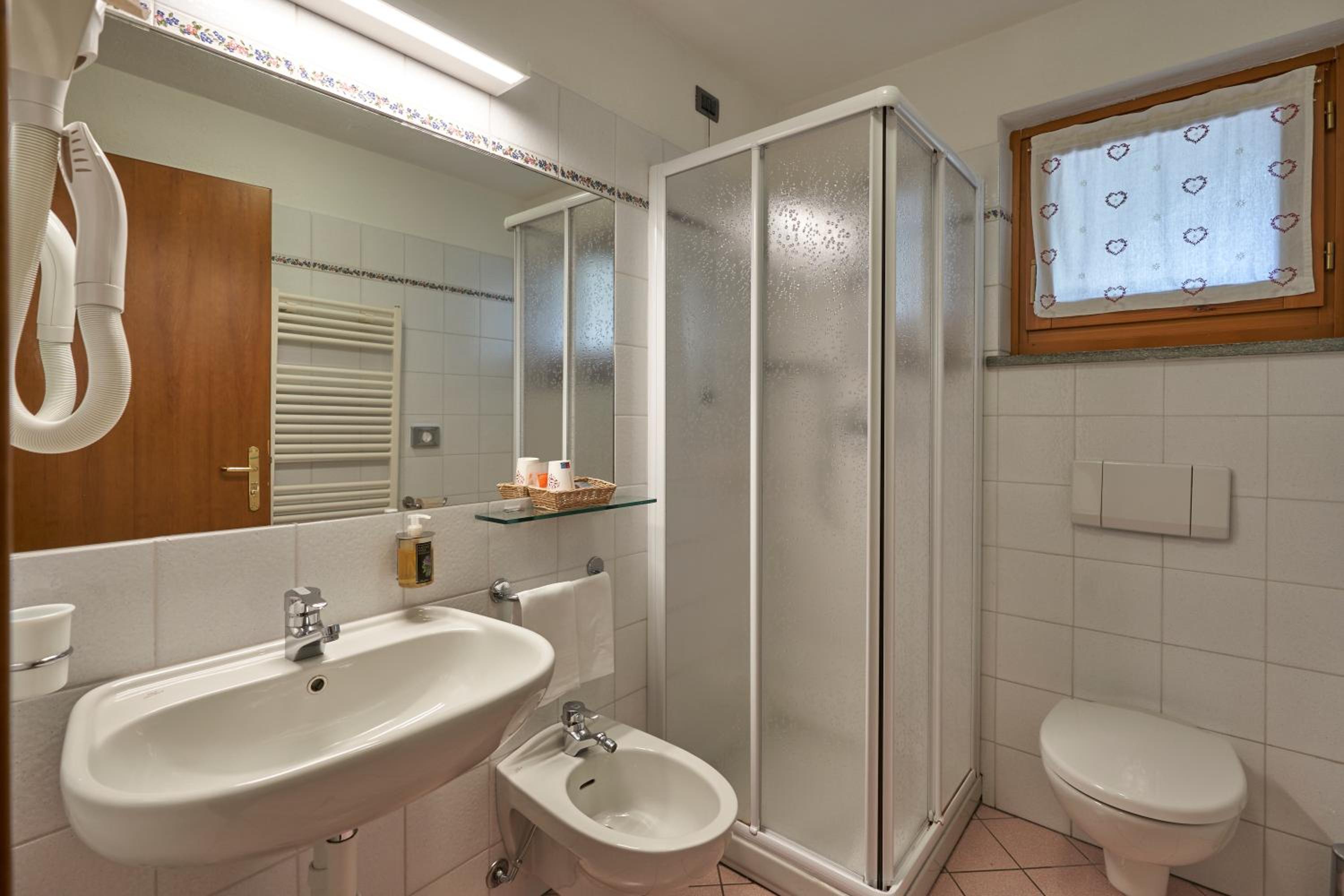 Double or Twin Room - Photo 18