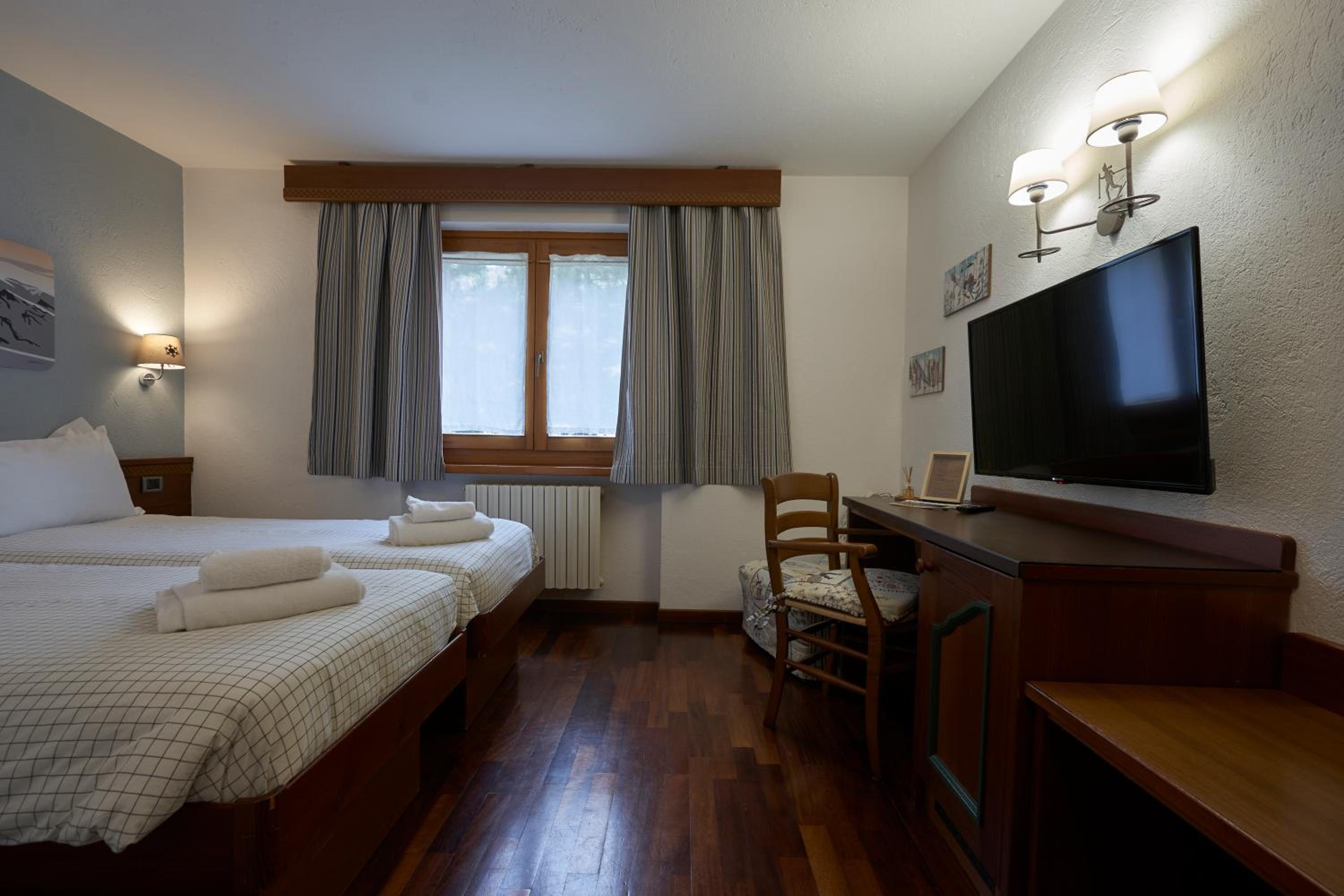 Double or Twin Room - Photo 16