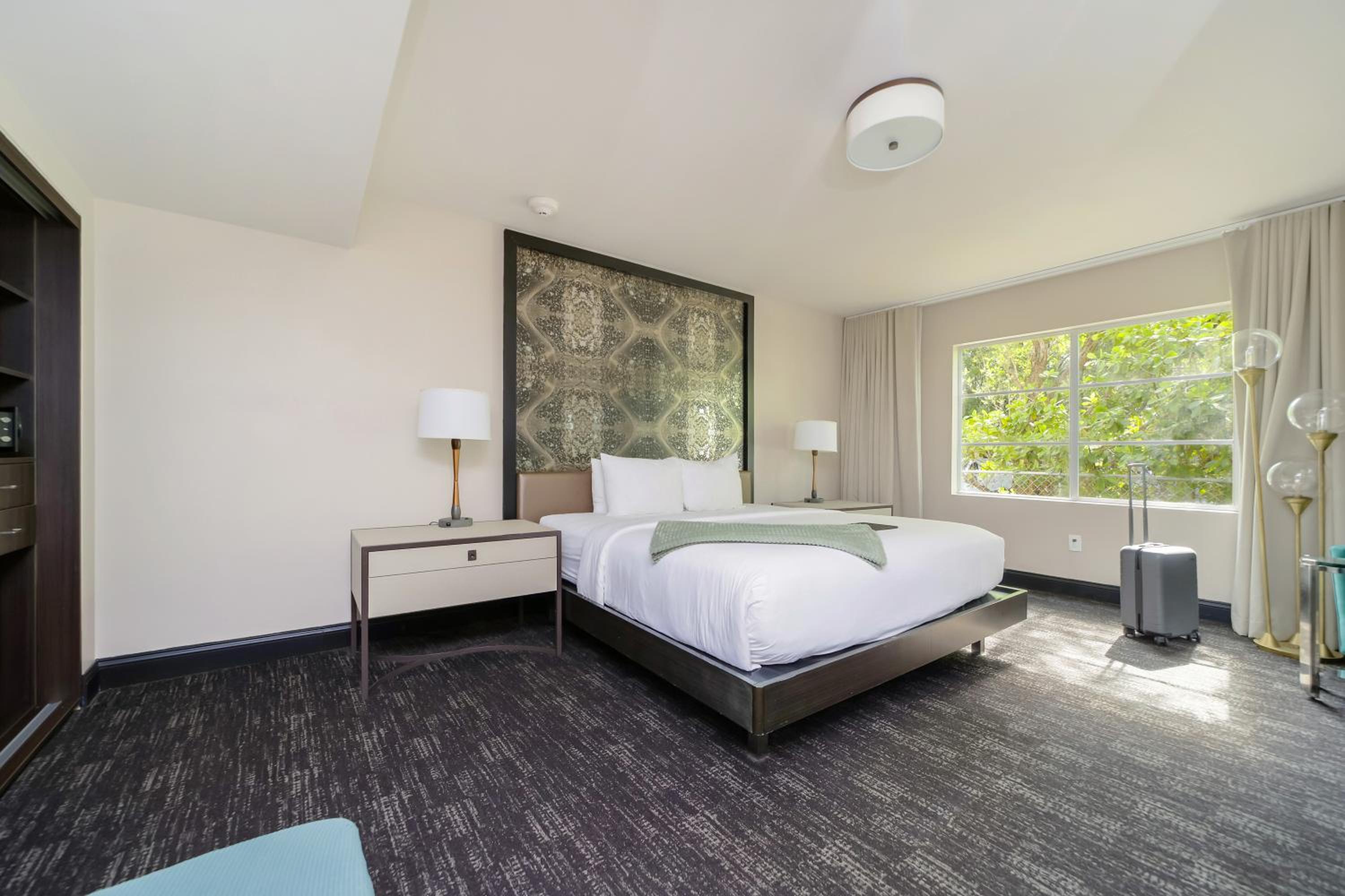Deluxe Junior Suite - Photo 2