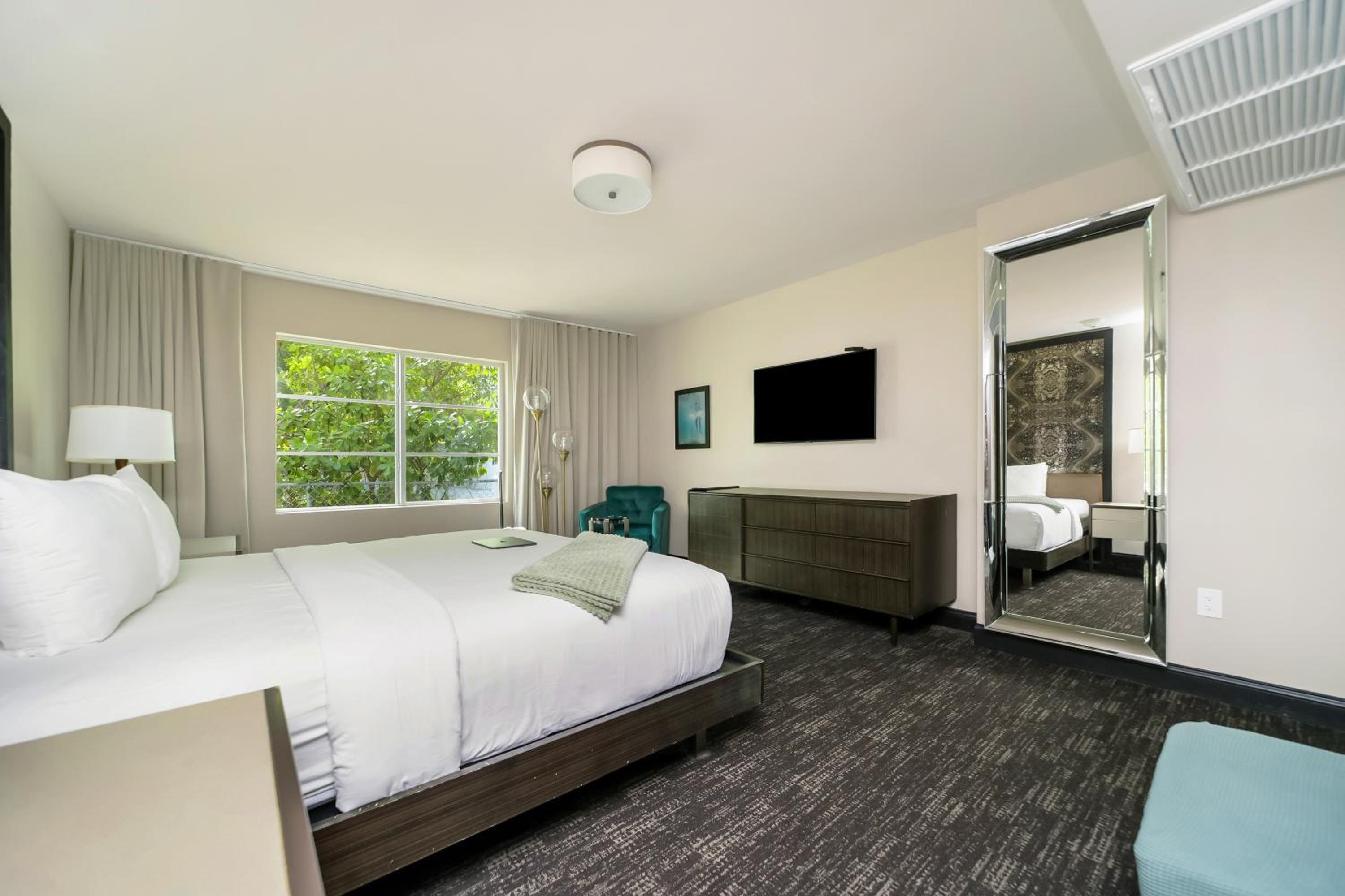 Deluxe Junior Suite - Photo 3
