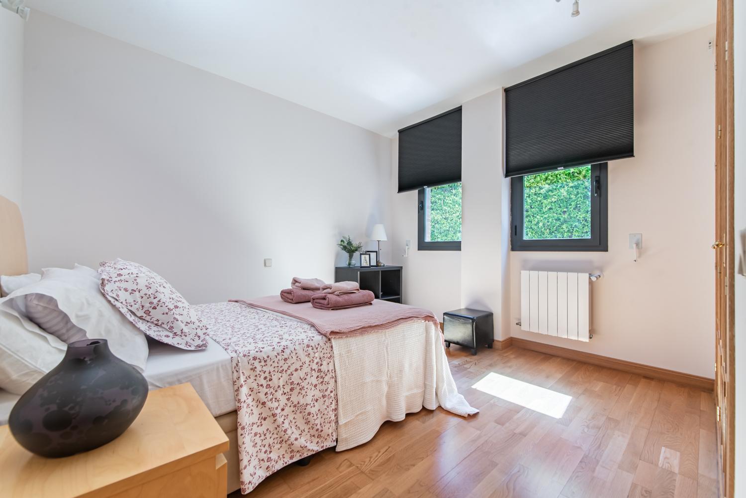 Five-Bedroom House photo 2
