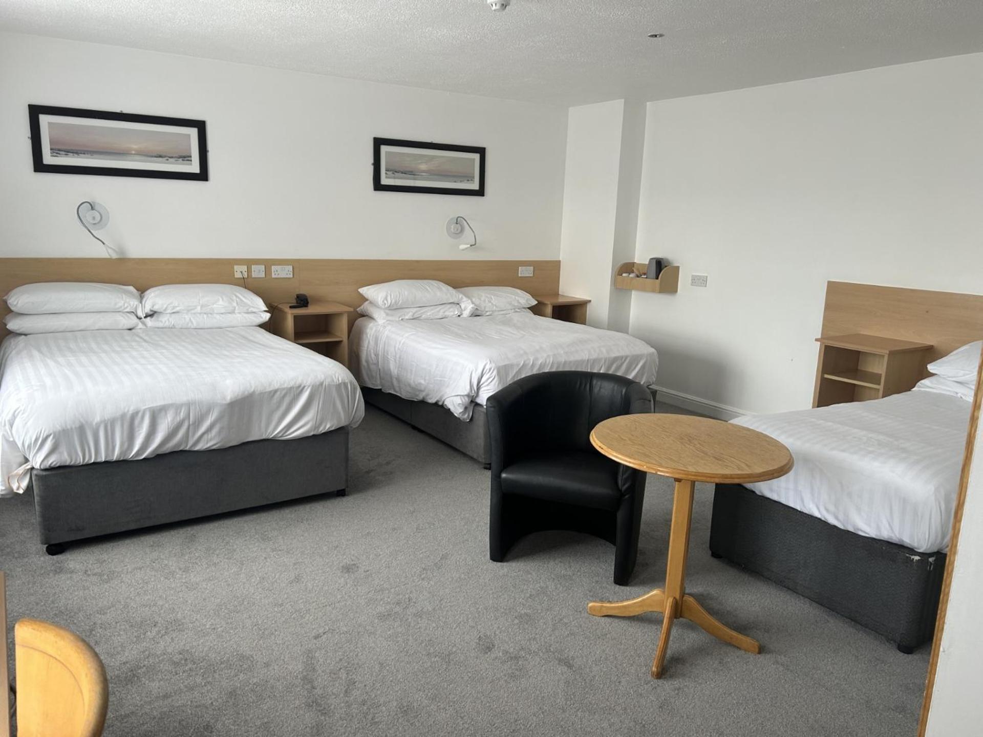 Twin Room - Photo 3