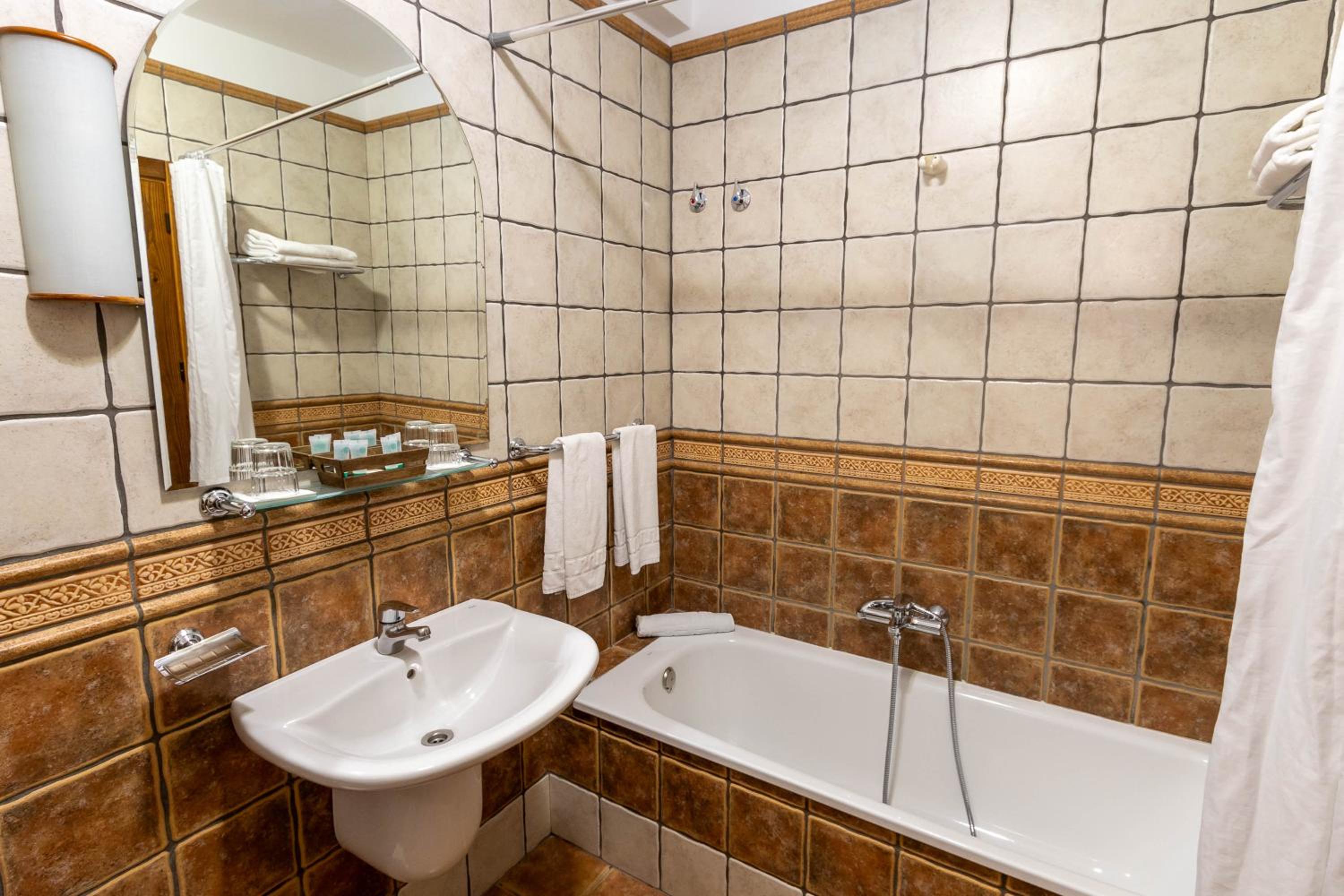Superior Double Room with Mountain View - Photo 4