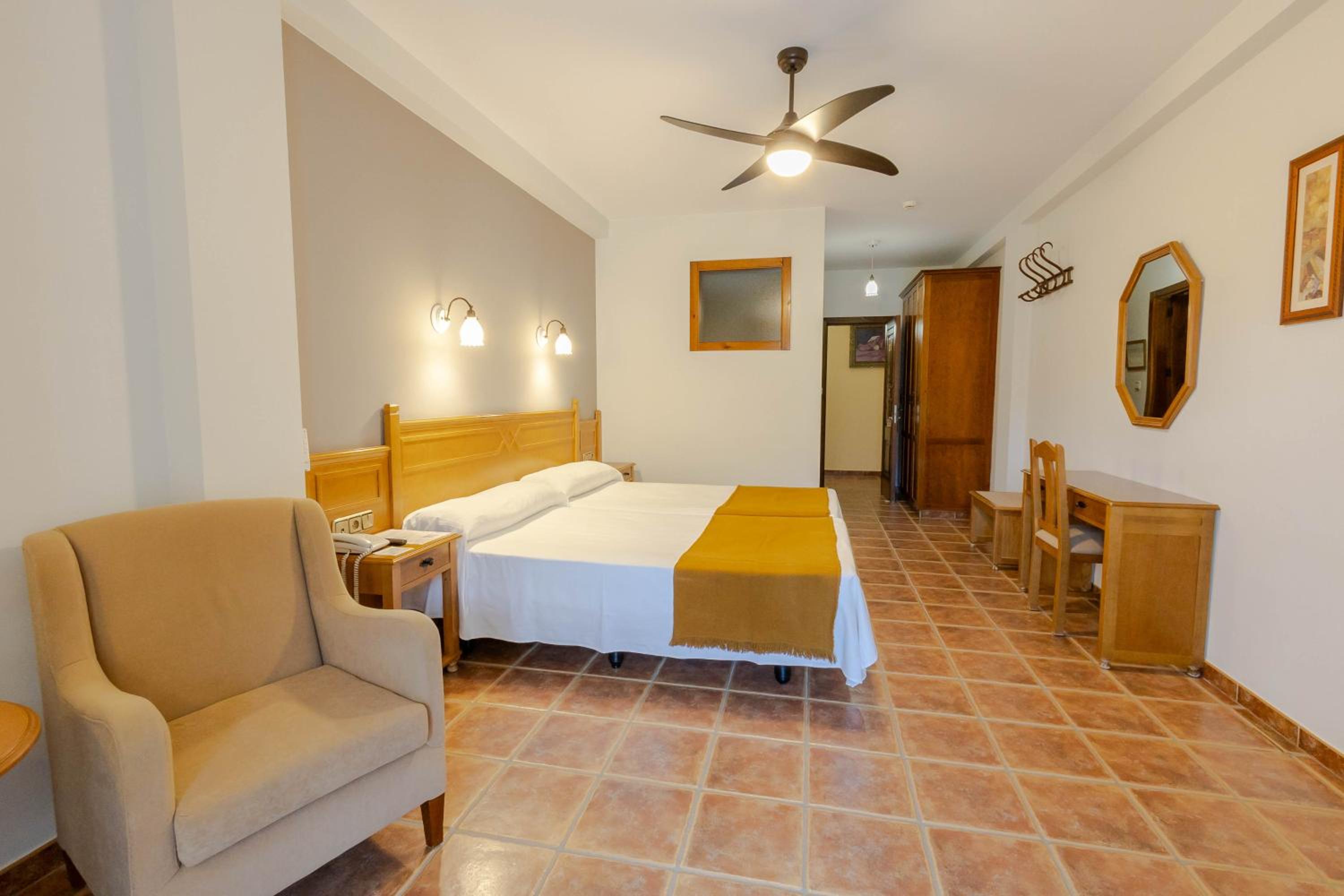 Superior Double Room with Mountain View - Photo 11
