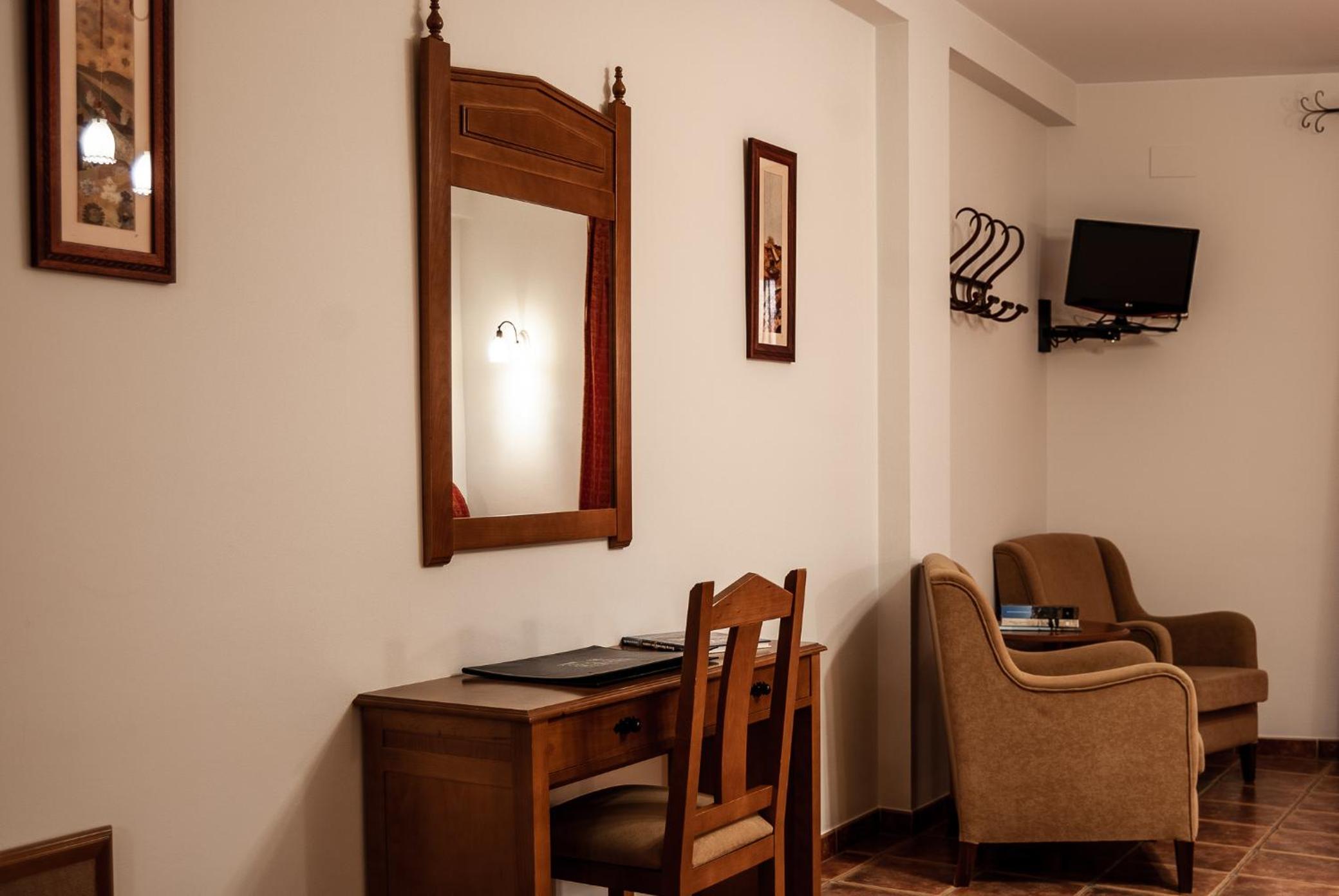 Superior Double Room with Mountain View - Photo 2