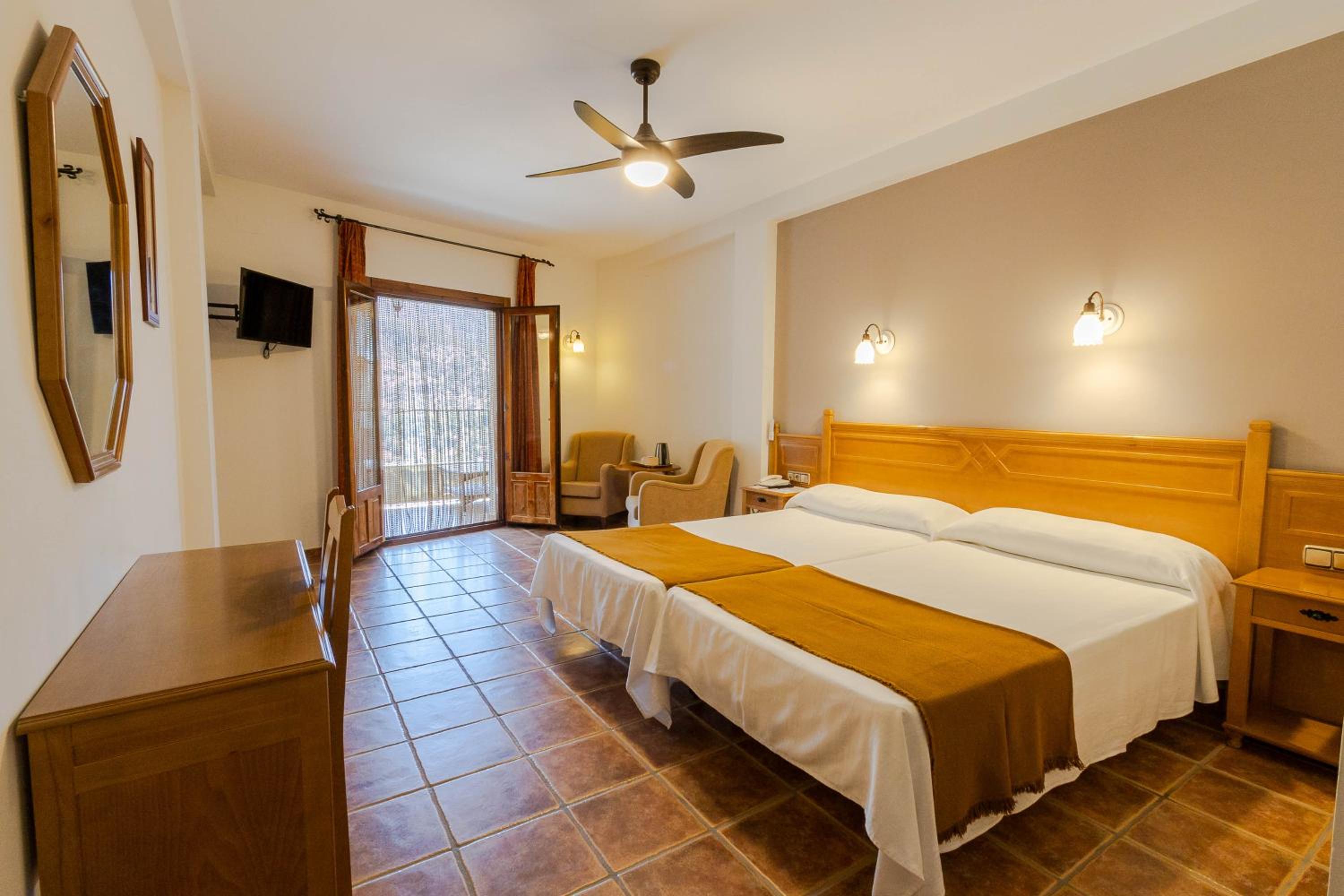 Superior Double Room with Mountain View - Photo 7