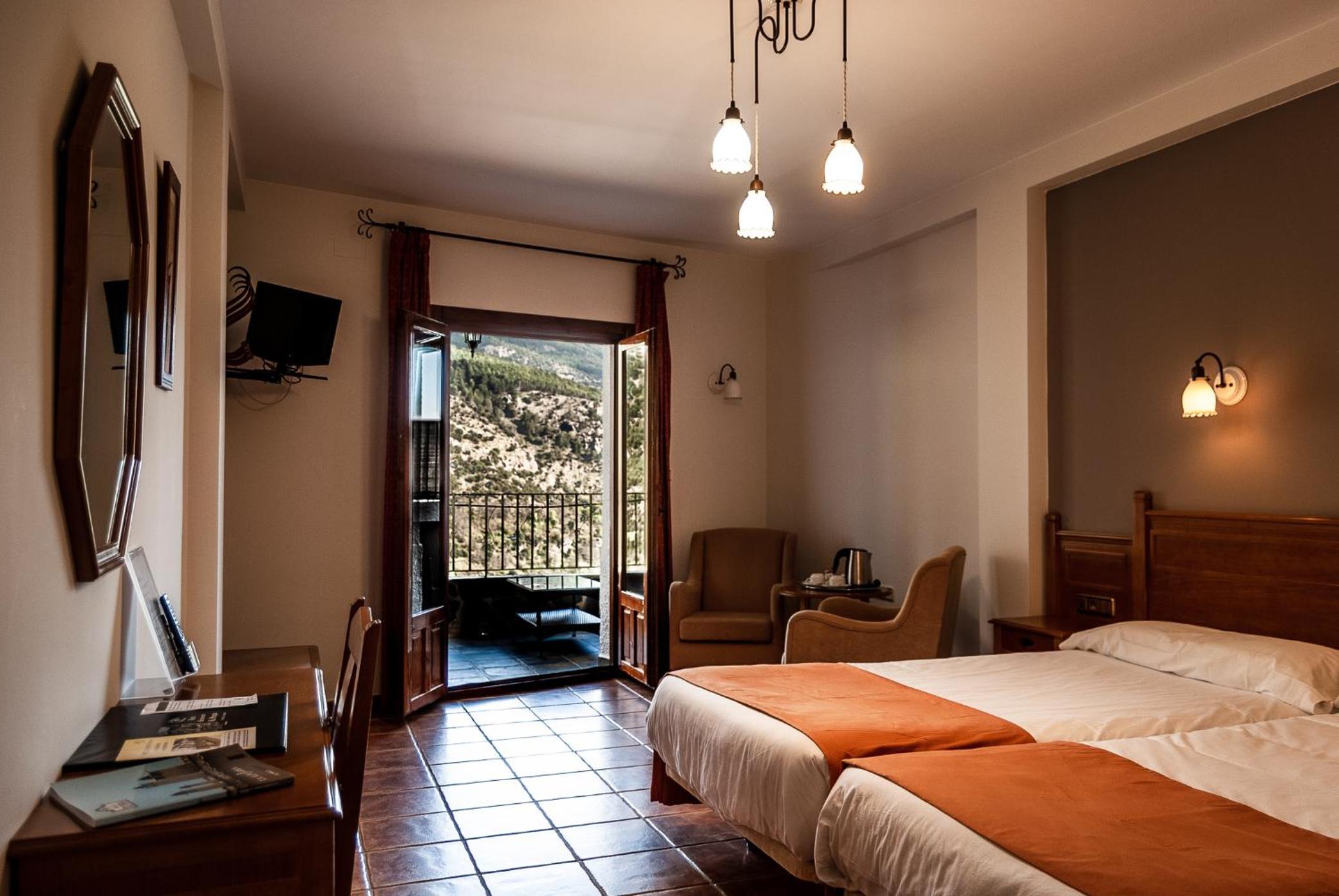 Twin Room with Mountain View - Photo 8