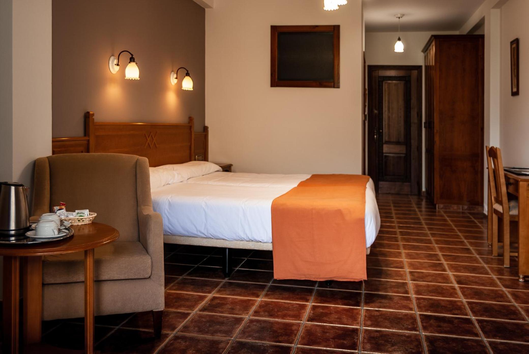 Twin Room with Mountain View - Photo 7