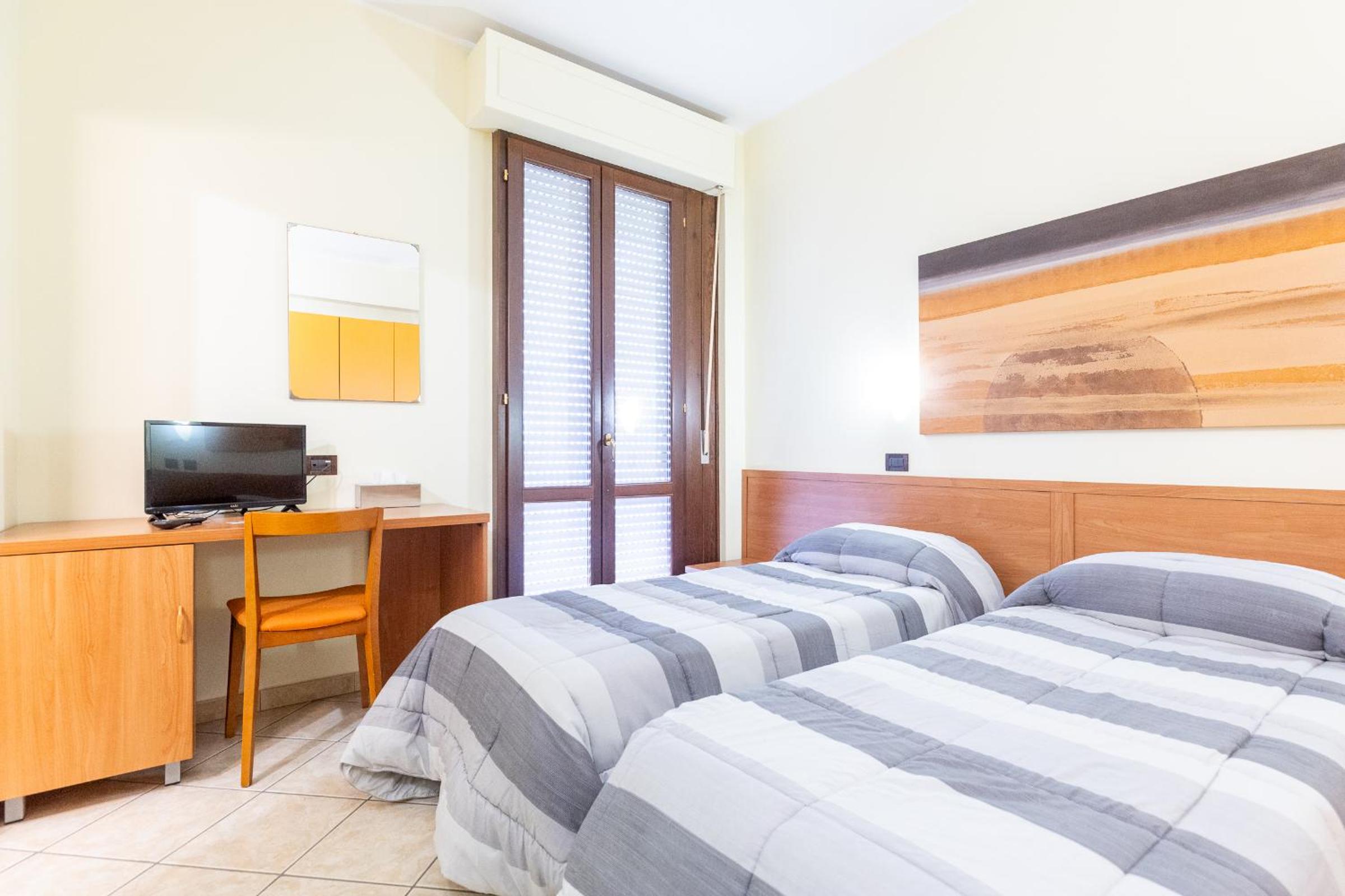 Double or Twin Room photo 3