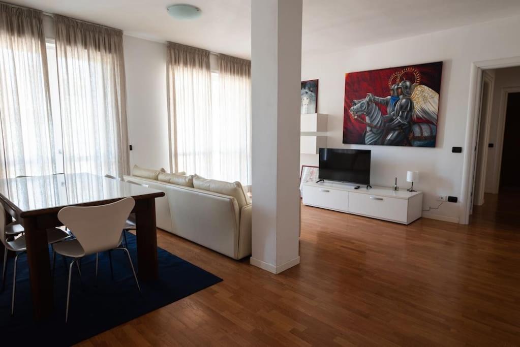 Three-Bedroom Apartment photo 3